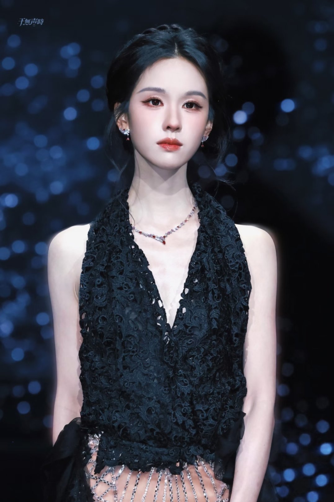 橘子夜聊 优雅矜贵的黑天鹅🖤 