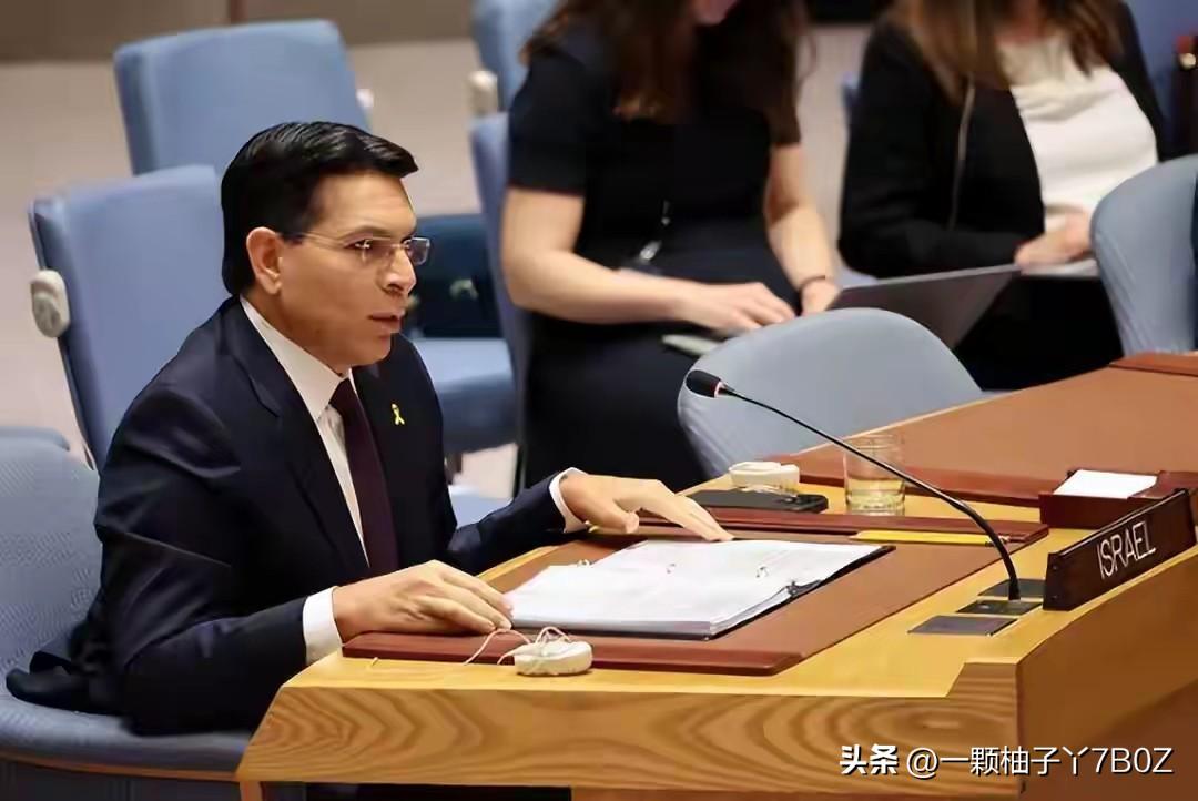 在联合国会议上，以色列代表曾就霍尔木兹海峡通行问题提出质疑，情绪较为激动，现场确