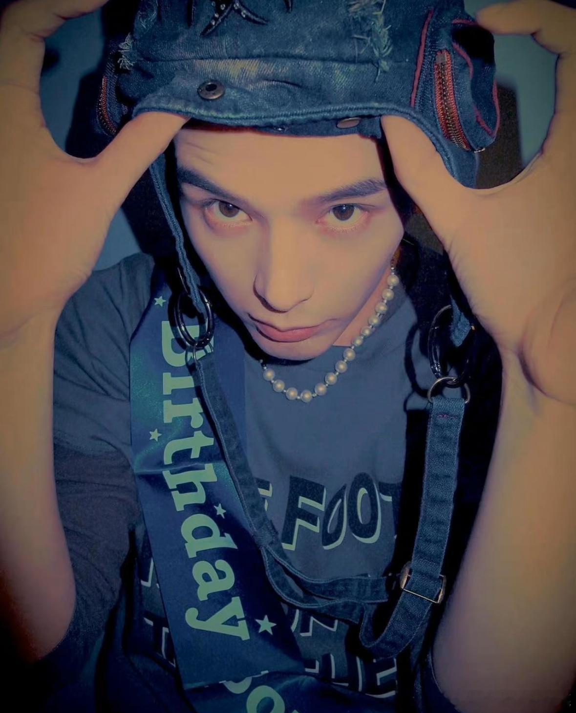 全深圳都在偶遇姚弛姚弛来了深圳也要打工 刚看到姚弛在深圳门店的视频，这张脸真的没