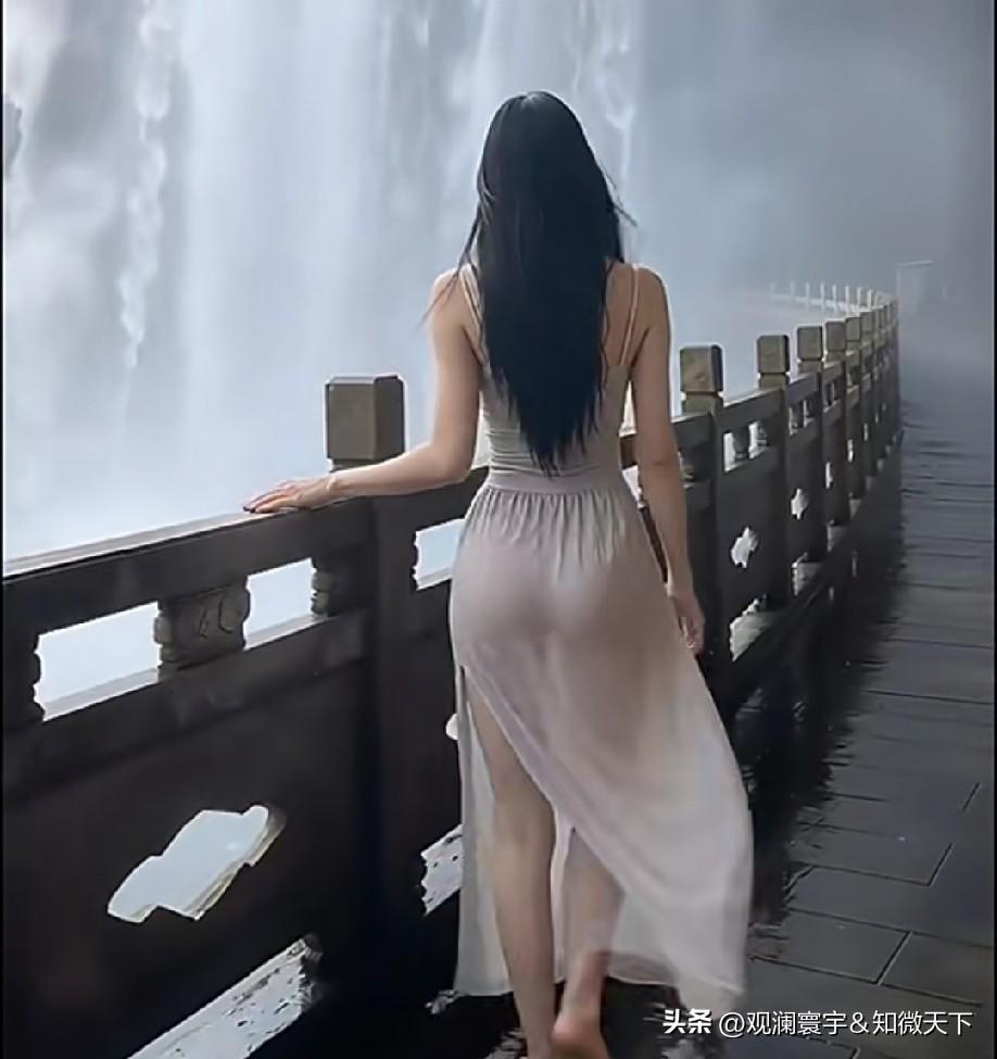 你站在桥上看风景，看风景的人在屏幕上看你。