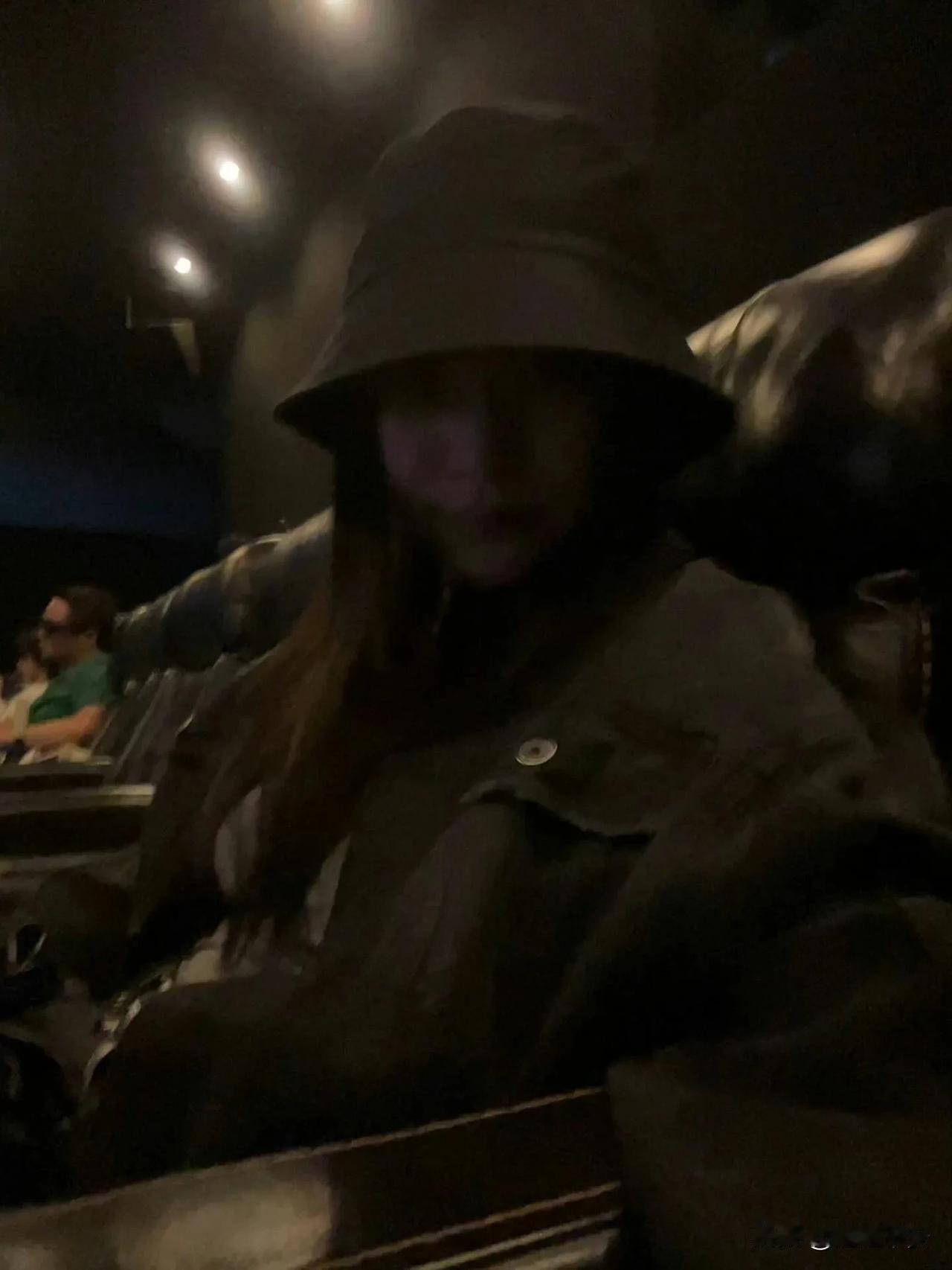 现在就是希望
我的生活越简单越好
如何复杂烦人的
人际关系都不要
因为我在我的世