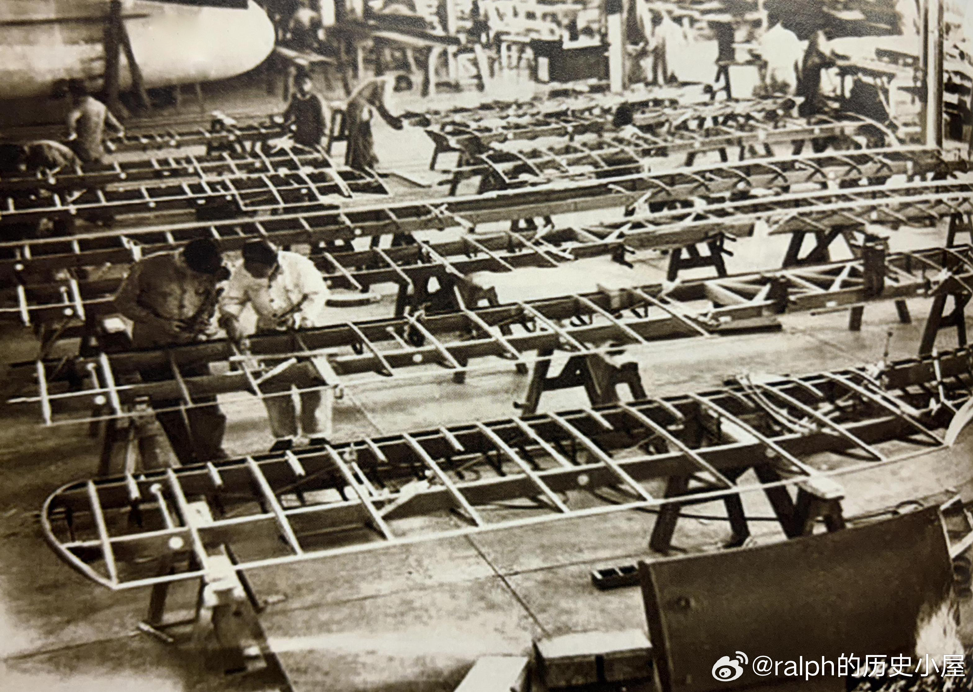 1935年6月20日中央杭州飞机制造厂金属外框、木质机翼骨架混合型机翼全合拢军事