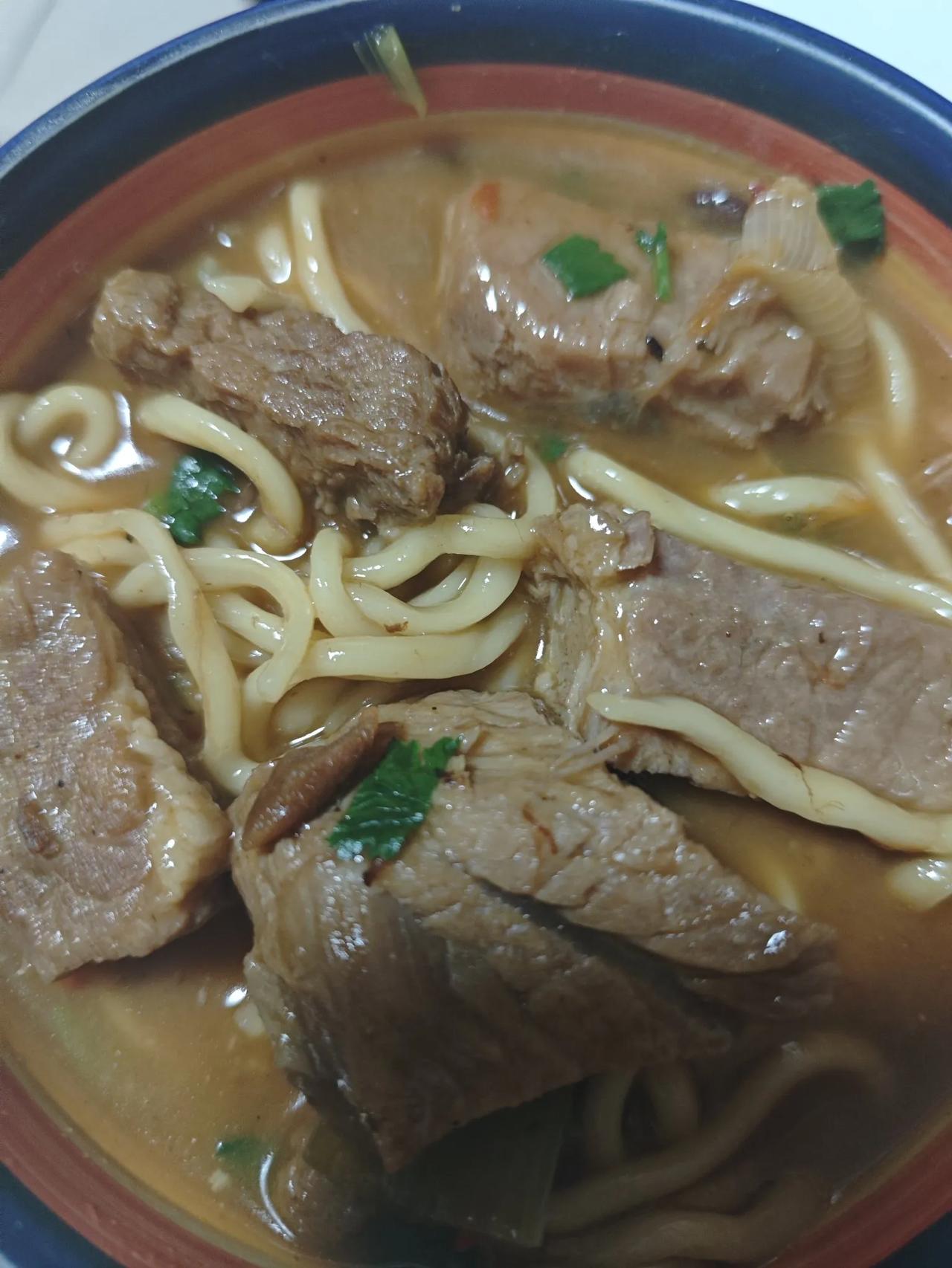 自己做的牛肉面，这一碗值30吗？做一锅牛肉面 这牛肉面吃饱 不用人的牛肉面