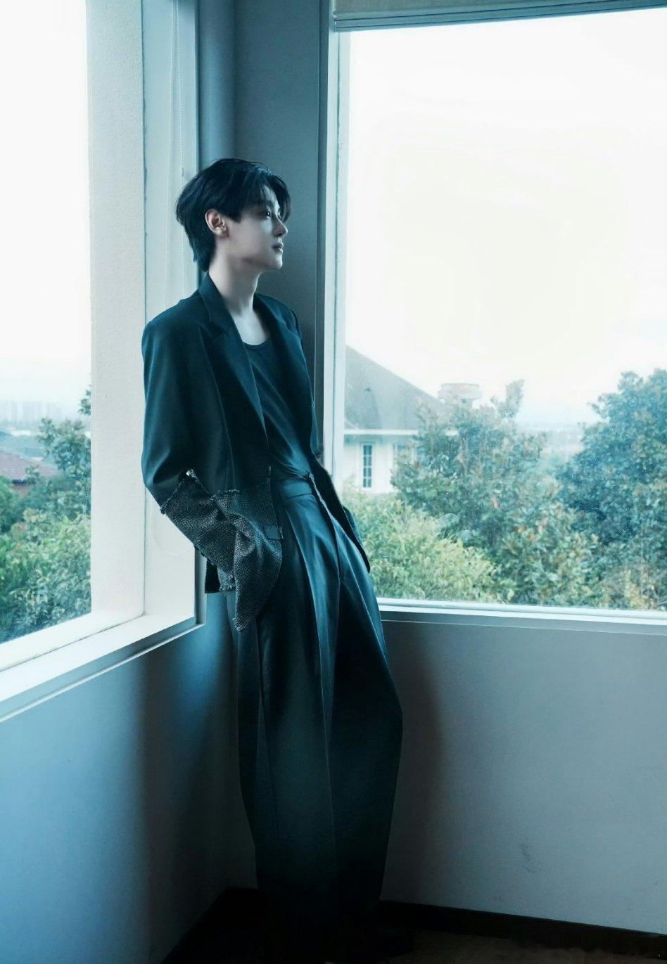 田栩宁、梓渝、展轩、刘轩丞 今日份营业！今天营业的帅哥好帅，来看[手指比心] ​