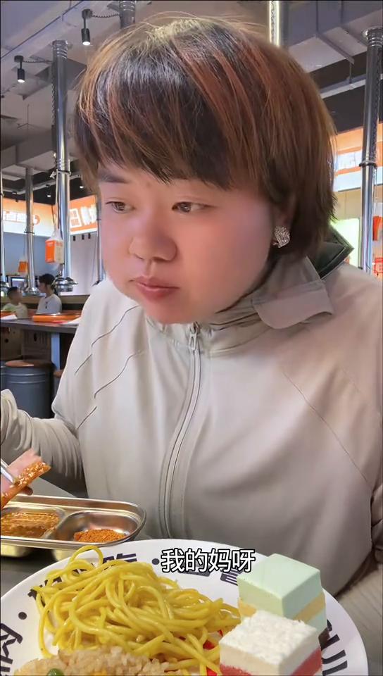 放纵日前先上个称。
一天狂长3斤半的速成方法，姐妹们要学吗？今天六一，我亲身示范