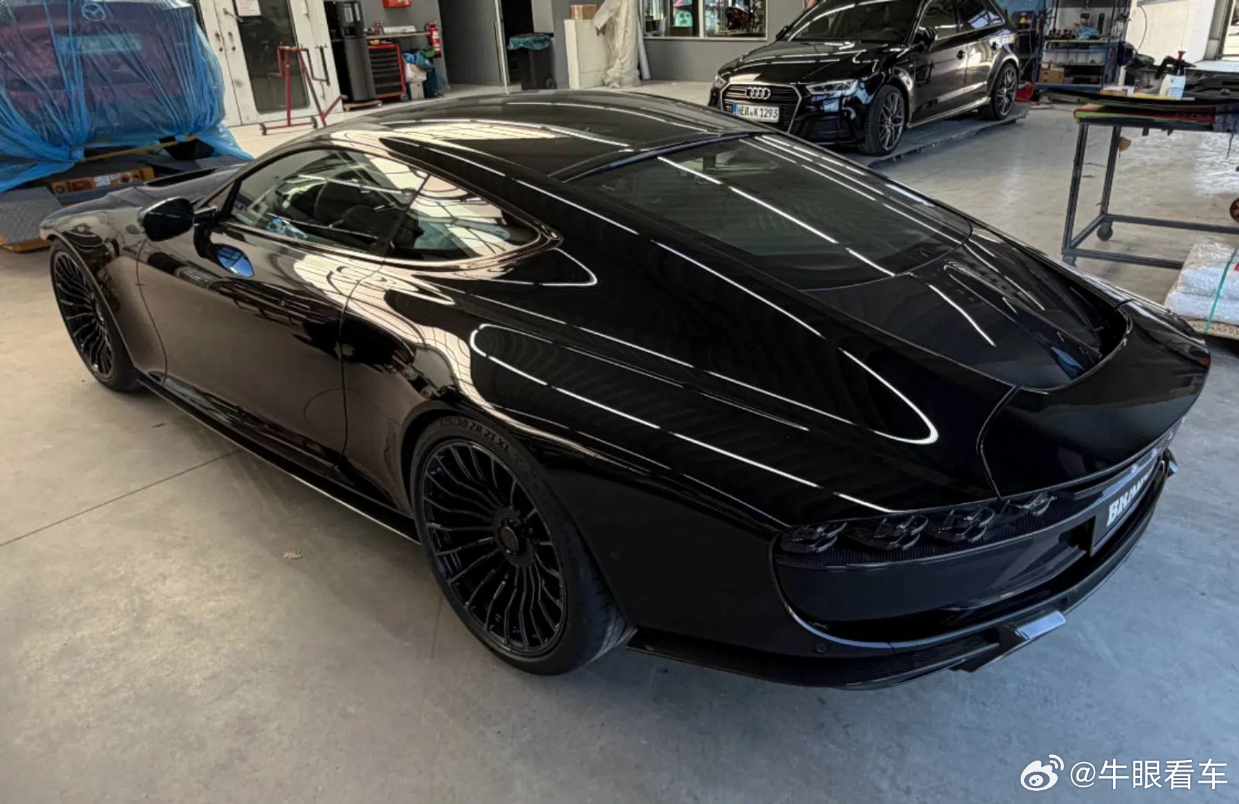 巴博斯这个车尾部做得真漂亮 