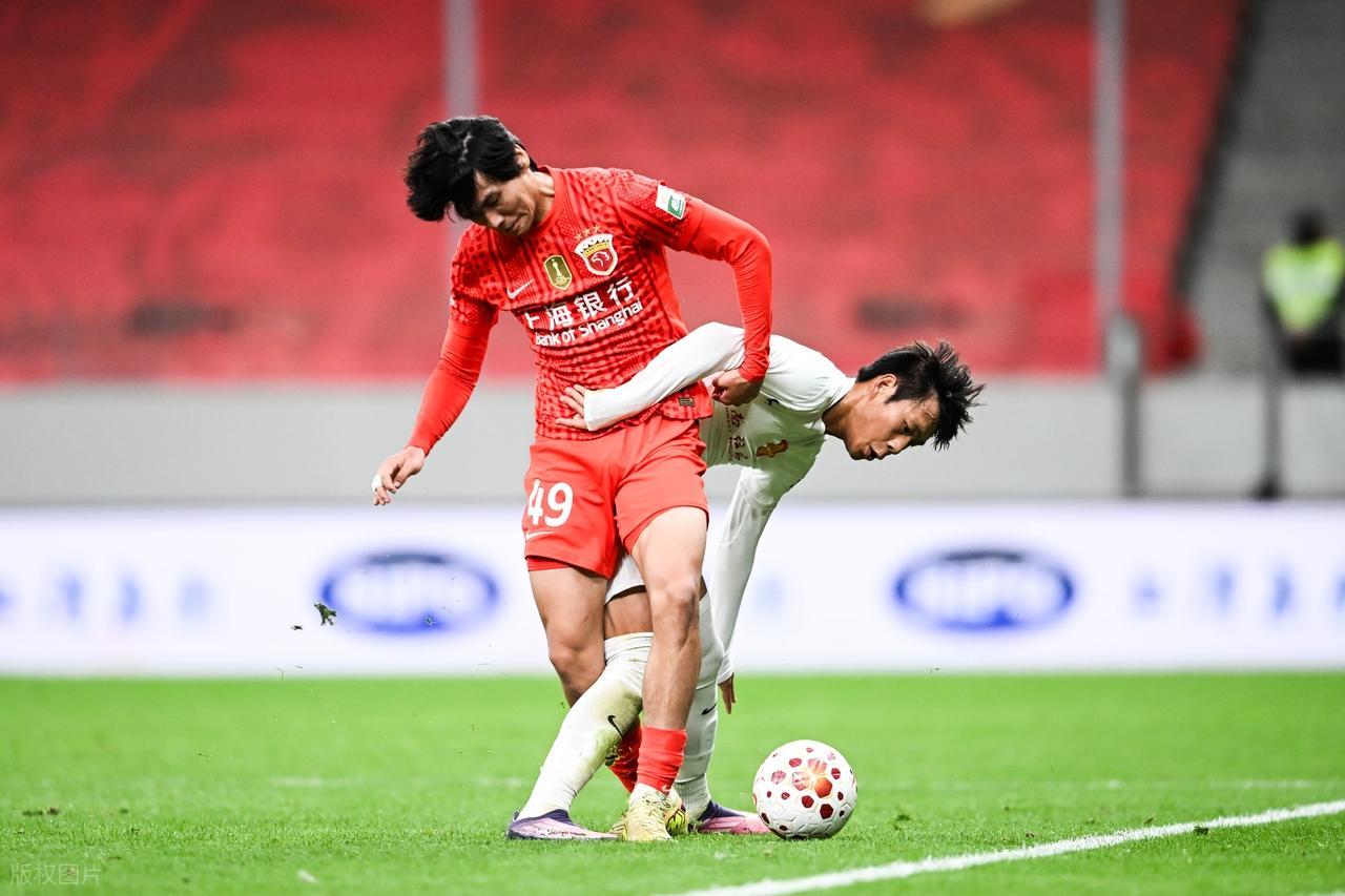 不敌重庆铜梁龙！
上海海港做出重要决定：申诉漏判2点球
杨希禁区被推；安佩姆禁区