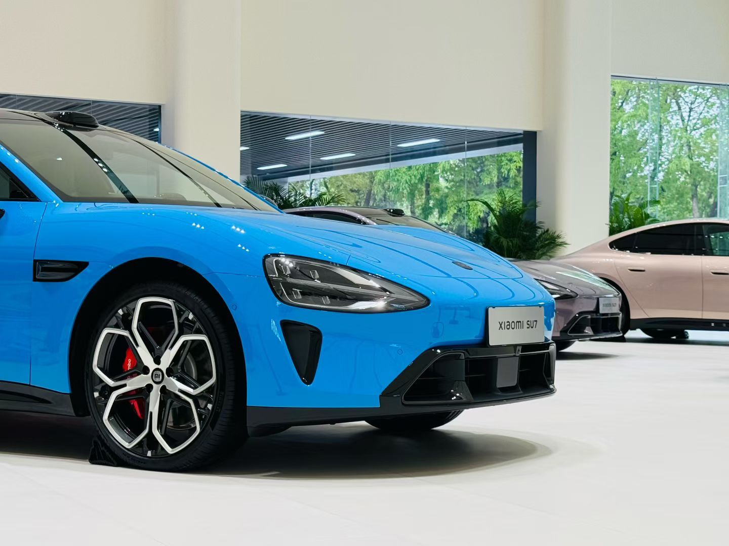 小米新SU7官宣舒淇苏炳添代言舒淇搭档苏炳添，成为小米新SU7代言人，这波搭配看