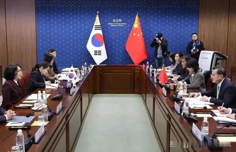 李在明三张牌亮出，韩国要告别"安美经中"？中美博弈中，韩国终于敢做主了！
 
哎