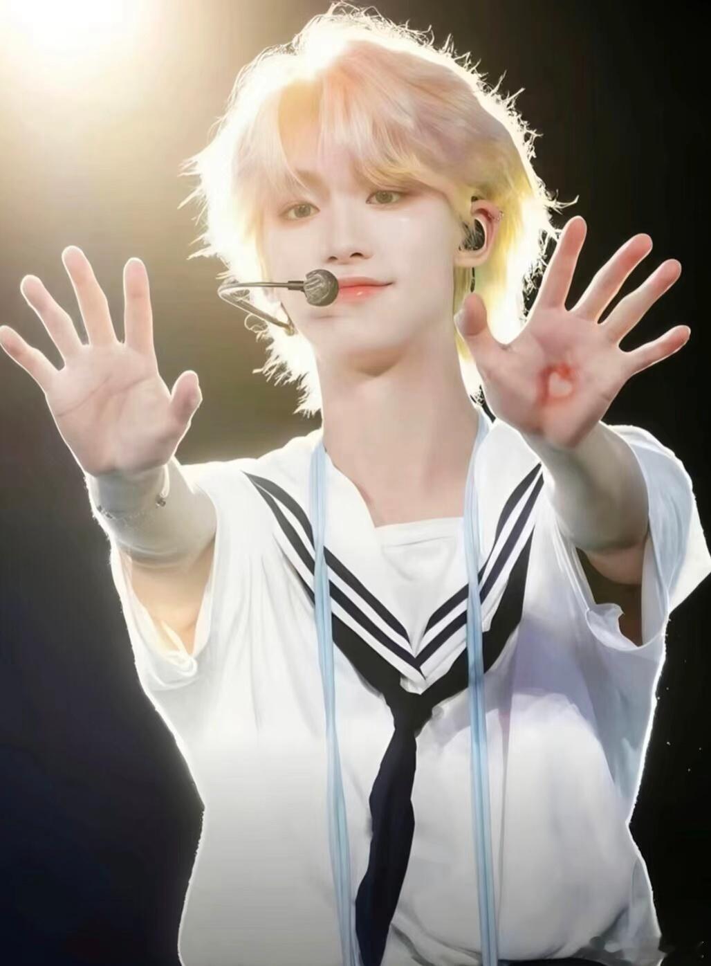 丁程鑫新歌绿发造型丁程鑫集齐红绿灯发色  丁程鑫新歌《人造神》好听，绿发造型更是