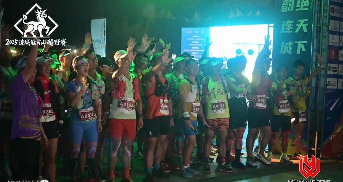 摔了七八次，还没喊停，这路才刚热身。
冠豸山的石头不讲情面，但人比石头硬。
巴特