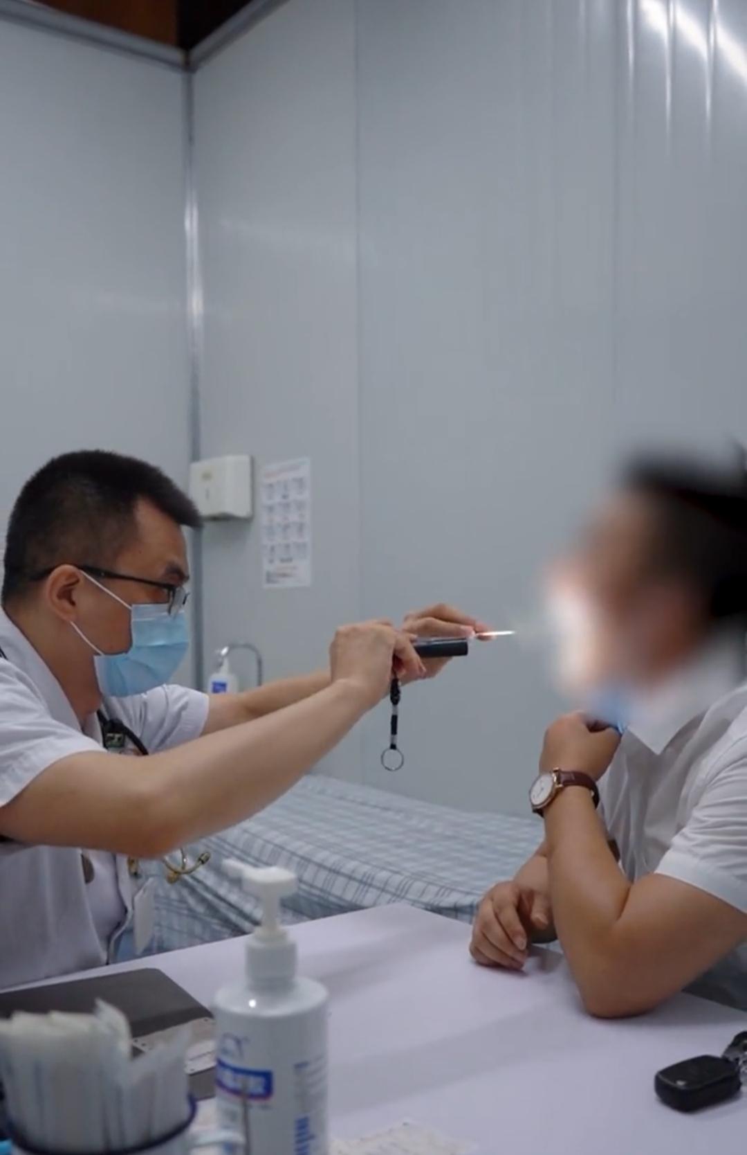 遇到哮喘患者急性发作，需要这样做
当遇到哮喘患者急性发作时，需特别关注几个方面，