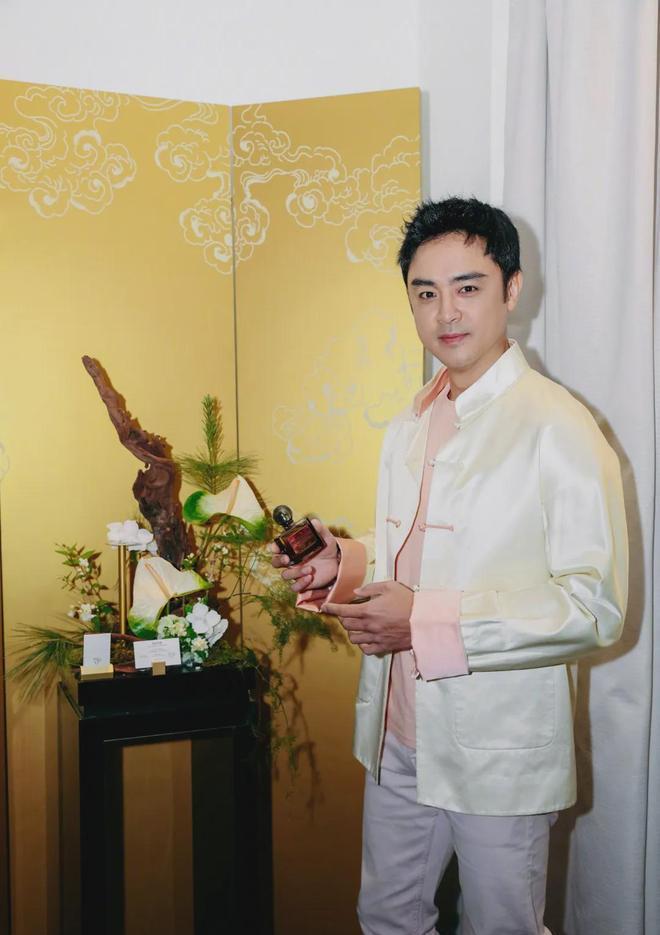 昔日紅男团F4时隔多年再度合体，在五月天的演唱会上唤起青春回忆。明道欲问候朱孝天