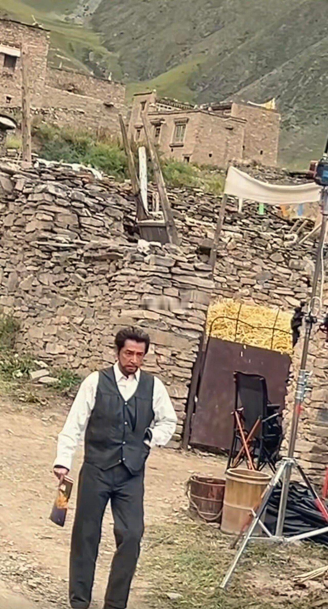 看演员表才认出来是胡歌 胡歌在《生命树》里彻底“剧抛脸”了！黝黑皮肤、络腮胡造型