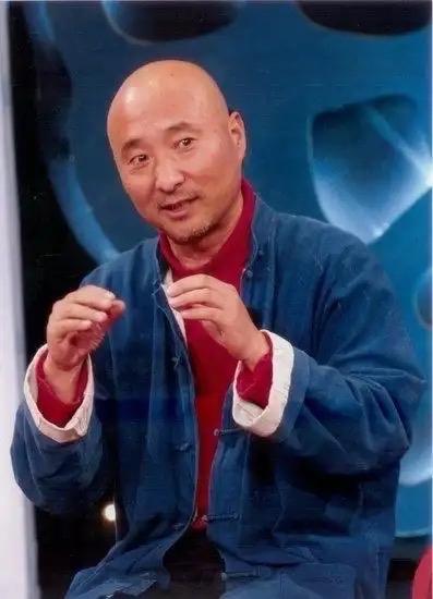 陈佩斯可能终于松了口气，谁也没料到几天后上座率从15%窜到92%，观众穿着戏服包