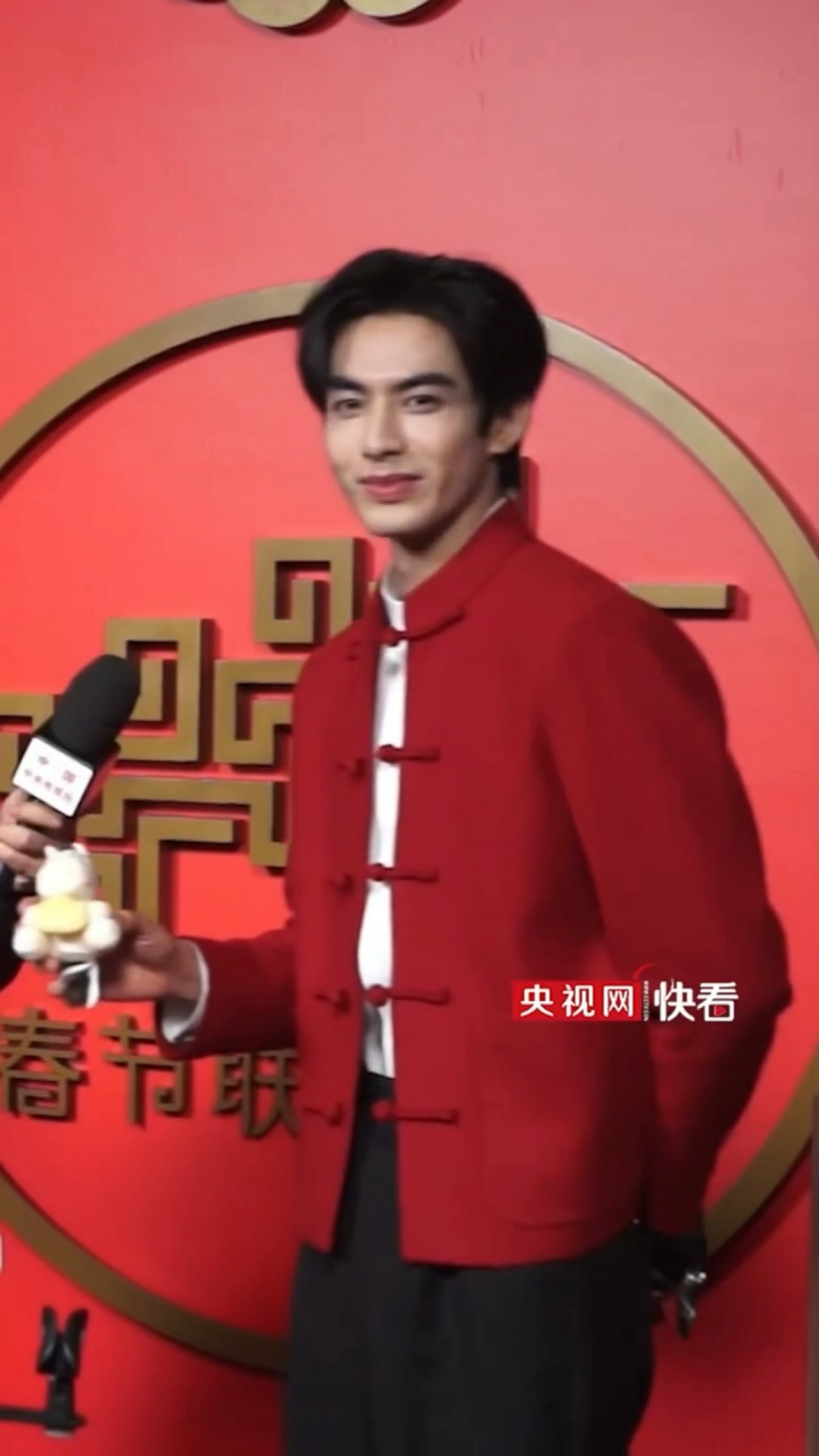 宋威龙河南话一出立马从那个男人变成了那个可以追的男人啊啊啊啊啊啊宋威龙河南话新年