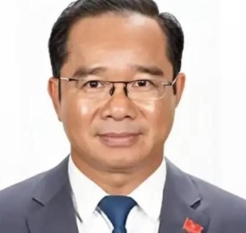 越南一个大学教授表示，虽然自己不喜欢中国人，但是不可否认只有中国敢跟西方国家掰掰