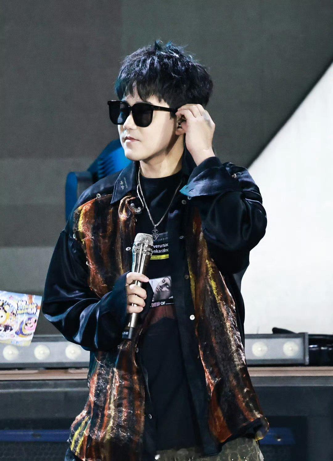 #苏醒在广州才艺上新#现场氛围一定会很好，我也想去现场看的了，苏醒实力宠粉呀！#