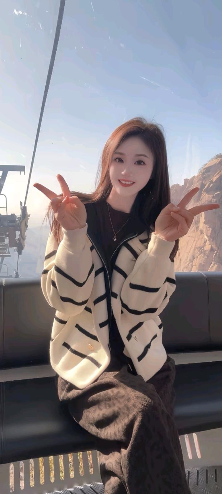 集卡领红包1. 原来成年人的告别，都很安静。没有惊天动地，只是慢慢不联系，慢慢淡