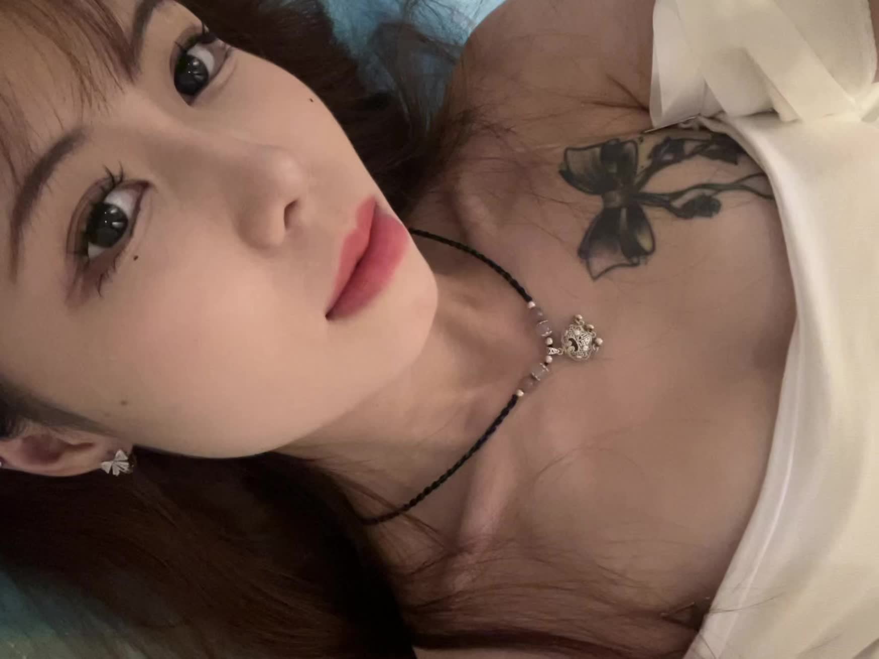 看清的那一刻感觉自己从来不认识你 原来人与人最大的滤镜就是爱你的眼睛