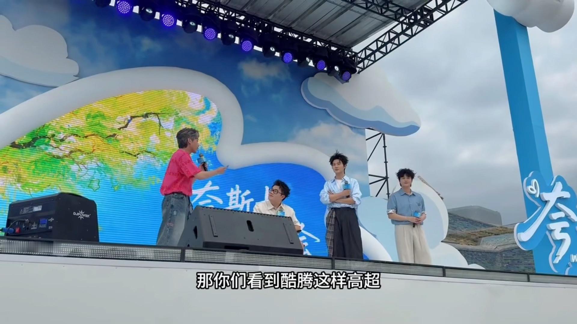 高超高越把酷滕轮椅抢走了酷滕腿断了还被高超高越欺负酷滕腿脚受伤本就行动不便，好不
