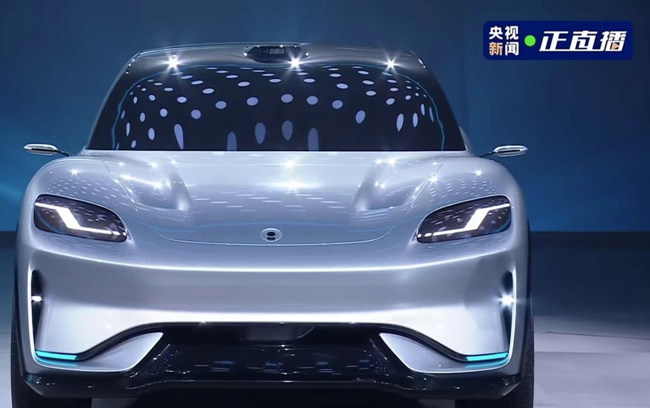 赛力斯跟字节跳动合作的产品：赛豆汽车，看起来还挺帅啊，比之前的蓝电好多了。

接