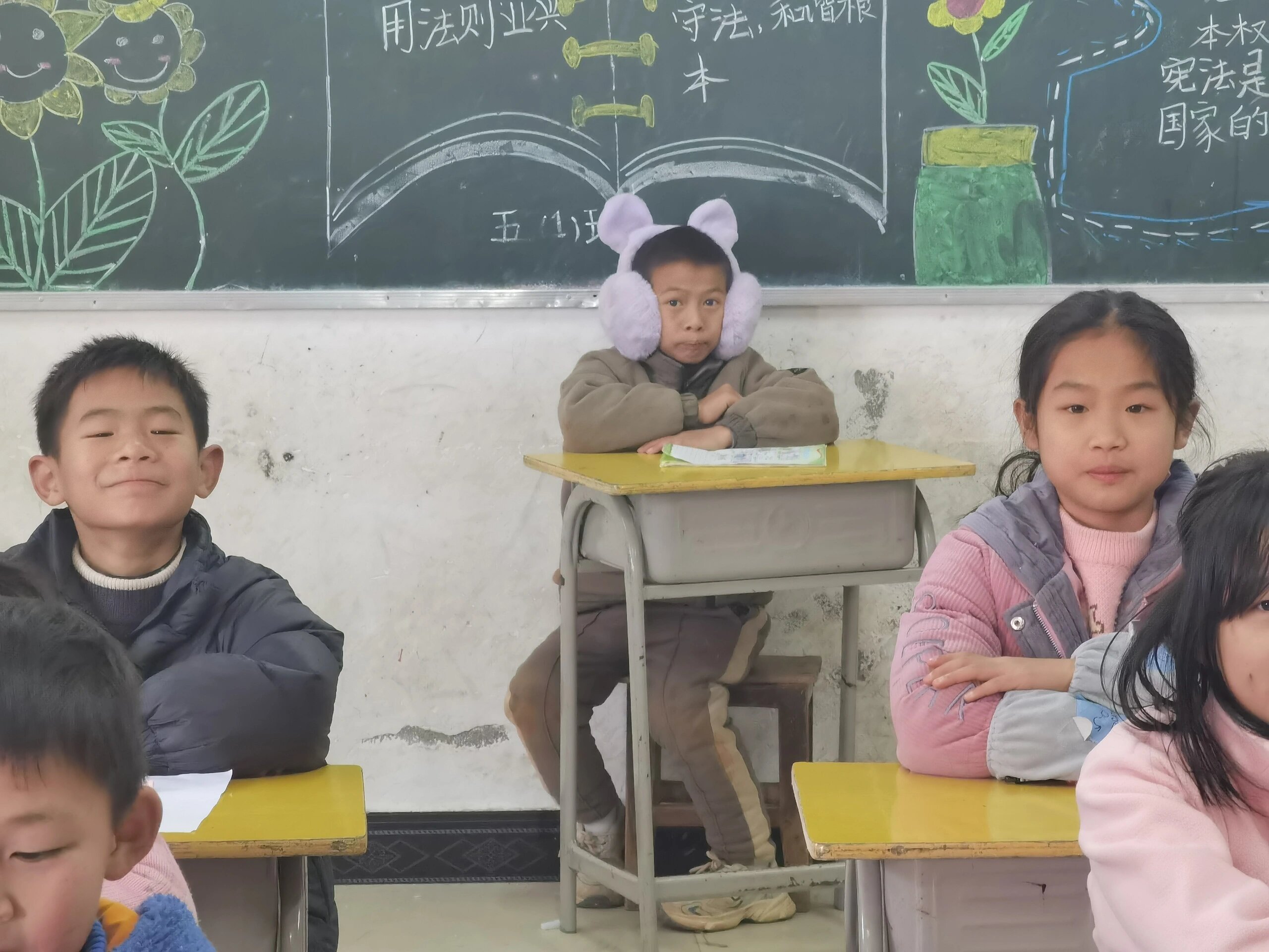 要发火的时候被学生可爱到了好可爱的小孩哈哈#v笑年度大赏# ​​​