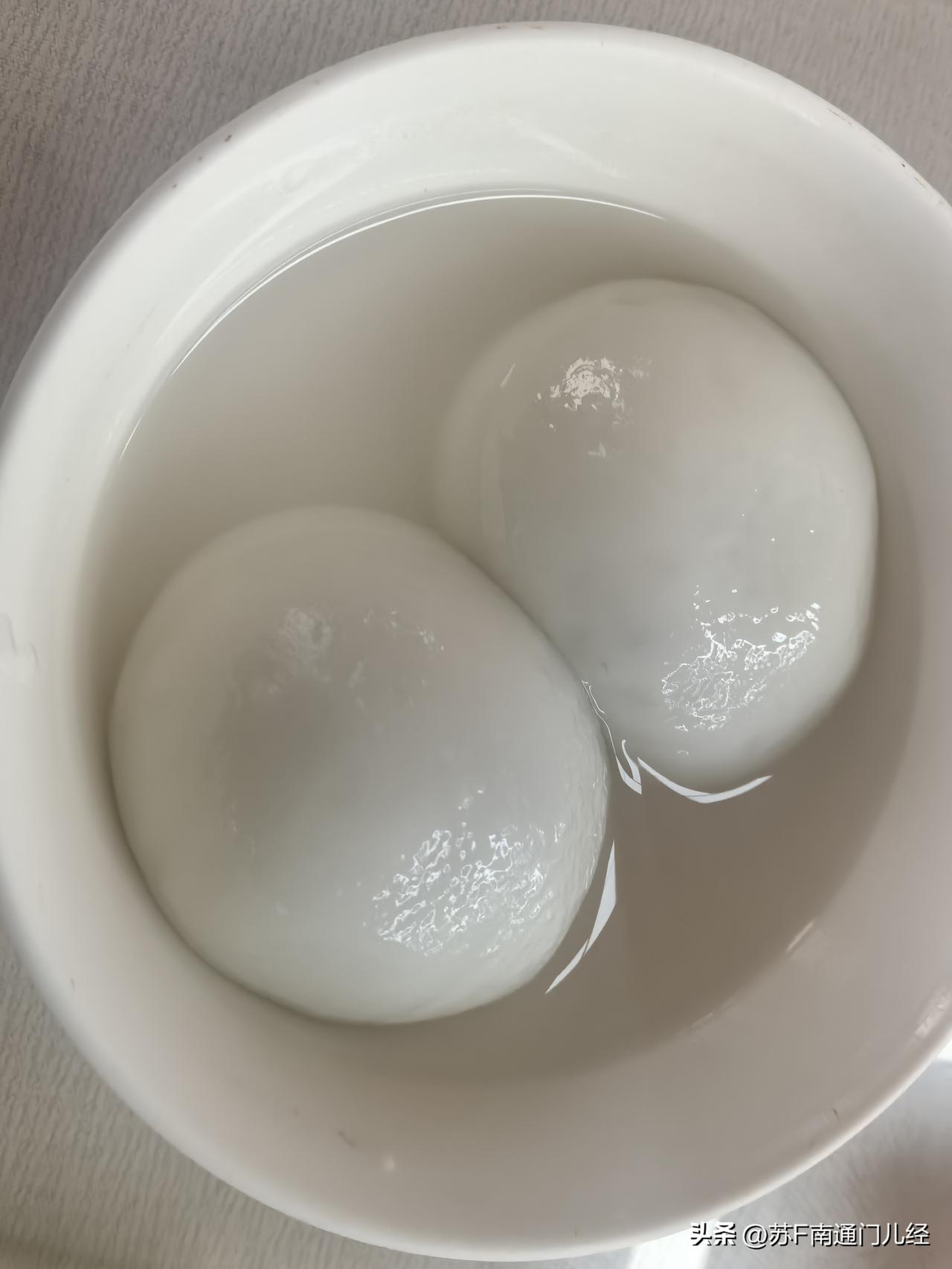 南通本地圆子的兜心，主流是豆沙、黑芝麻、花生、枣泥等等。近年来也有咸的例如鲜肉、