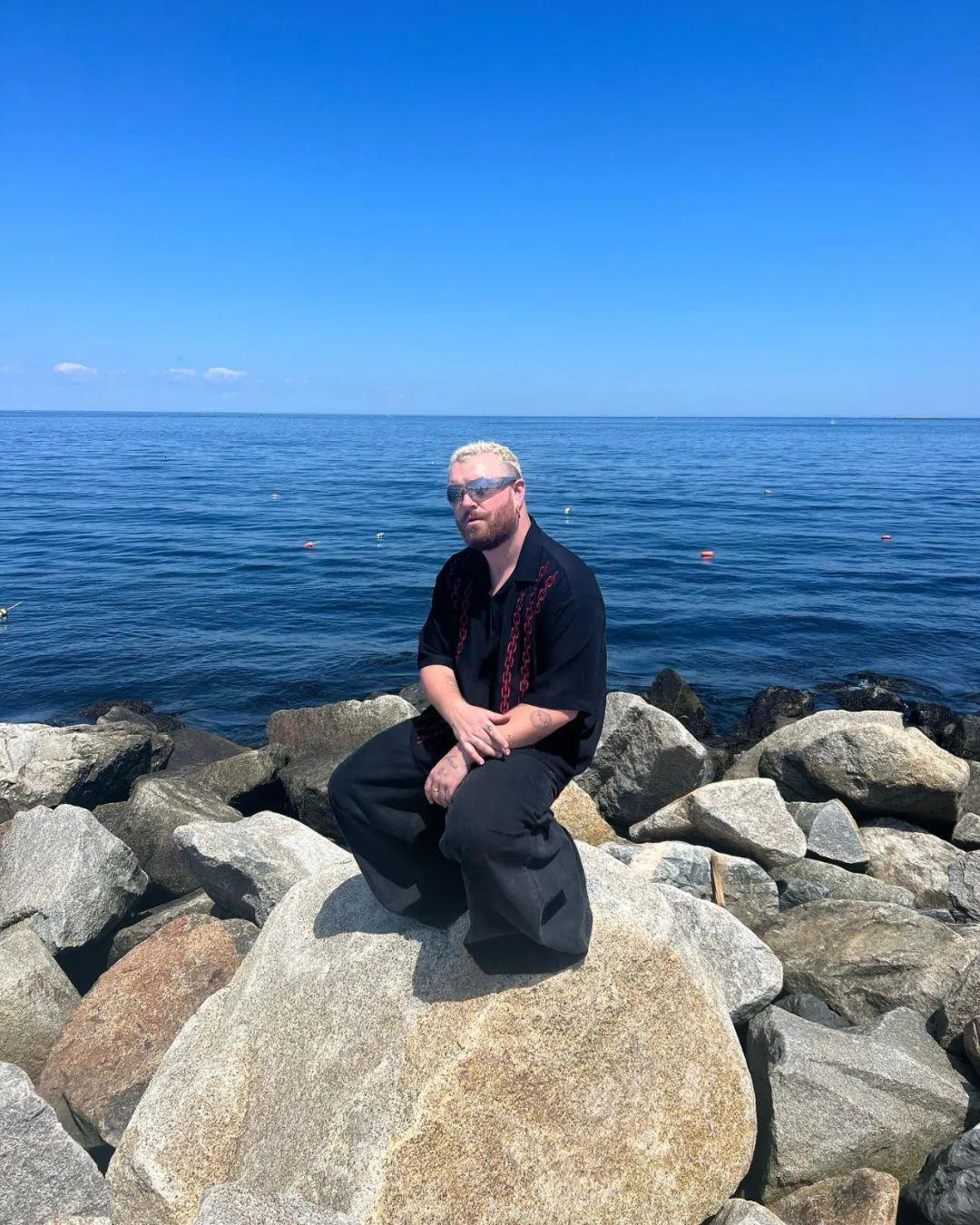 英国歌手和词曲作者 Sam Smith（山姆·史密斯）最近在美国马萨诸塞州进行巡