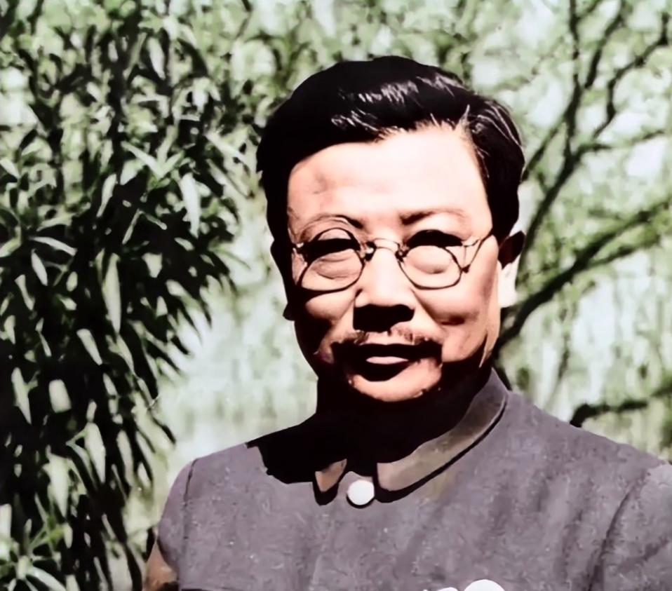 1957年10月25日，李克农吃完午饭后，自觉头晕，想出去透气，刚迈出门槛，便觉