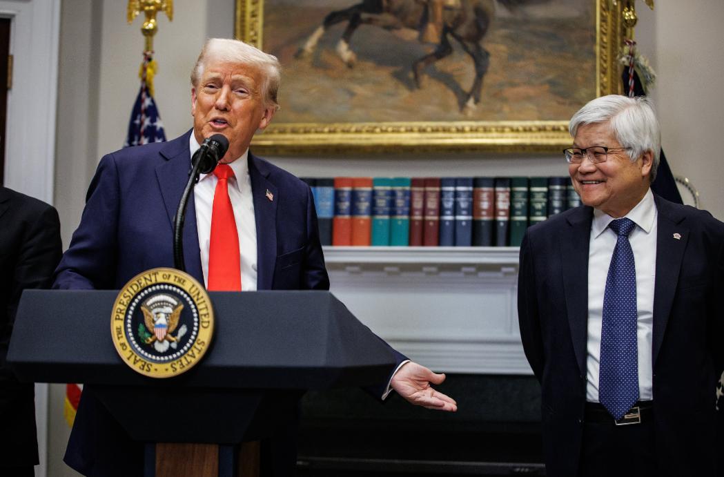 美利坚：绝不允许，使用美国技术的光刻机，卖给中国。中国：绝不允许，使用中国稀土的