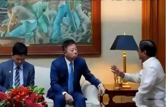 “菲律宾应该庆幸有中国这样的邻居”！1%支持率的菲防长也配骂中国是麻烦制造者？抓