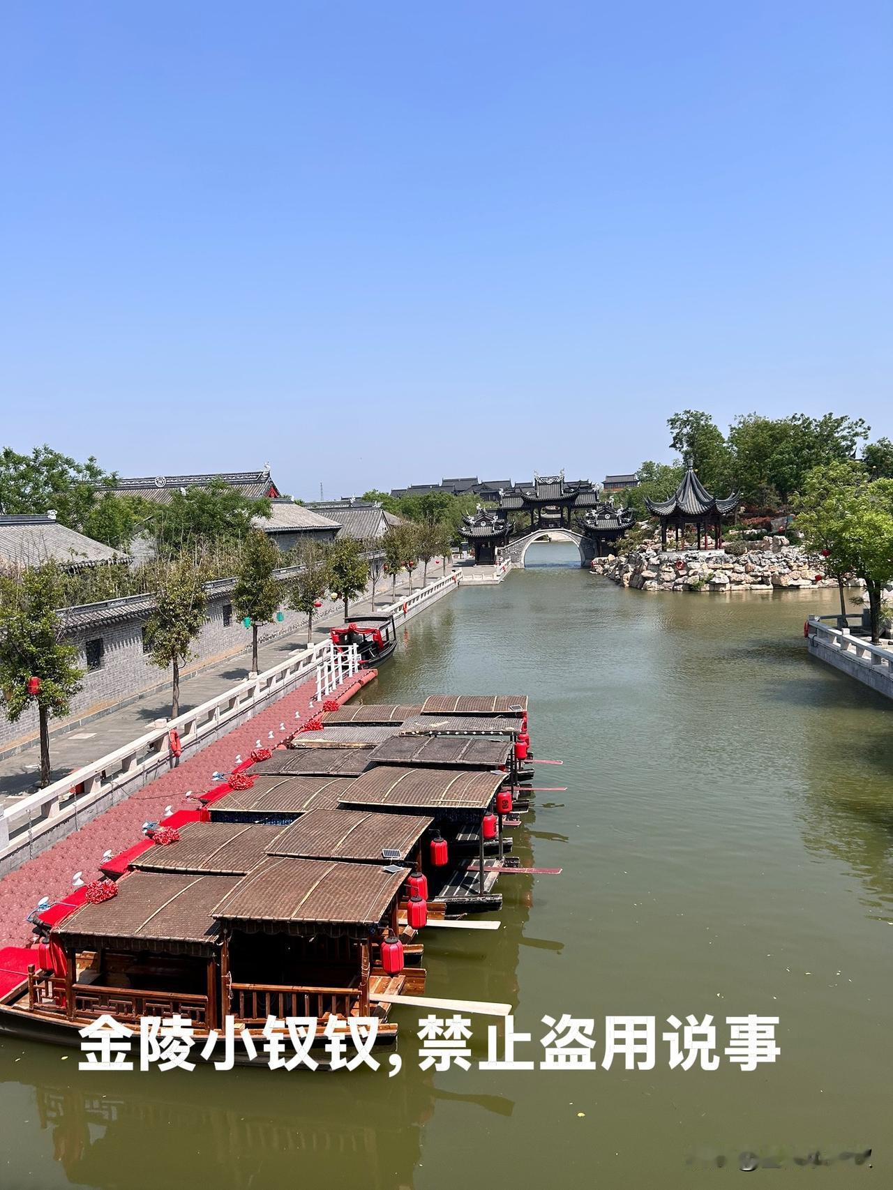 还没玩，葛老头就烦了！

旅游大巴车开出去不到两个小时，我们就来到了临清的东宛园