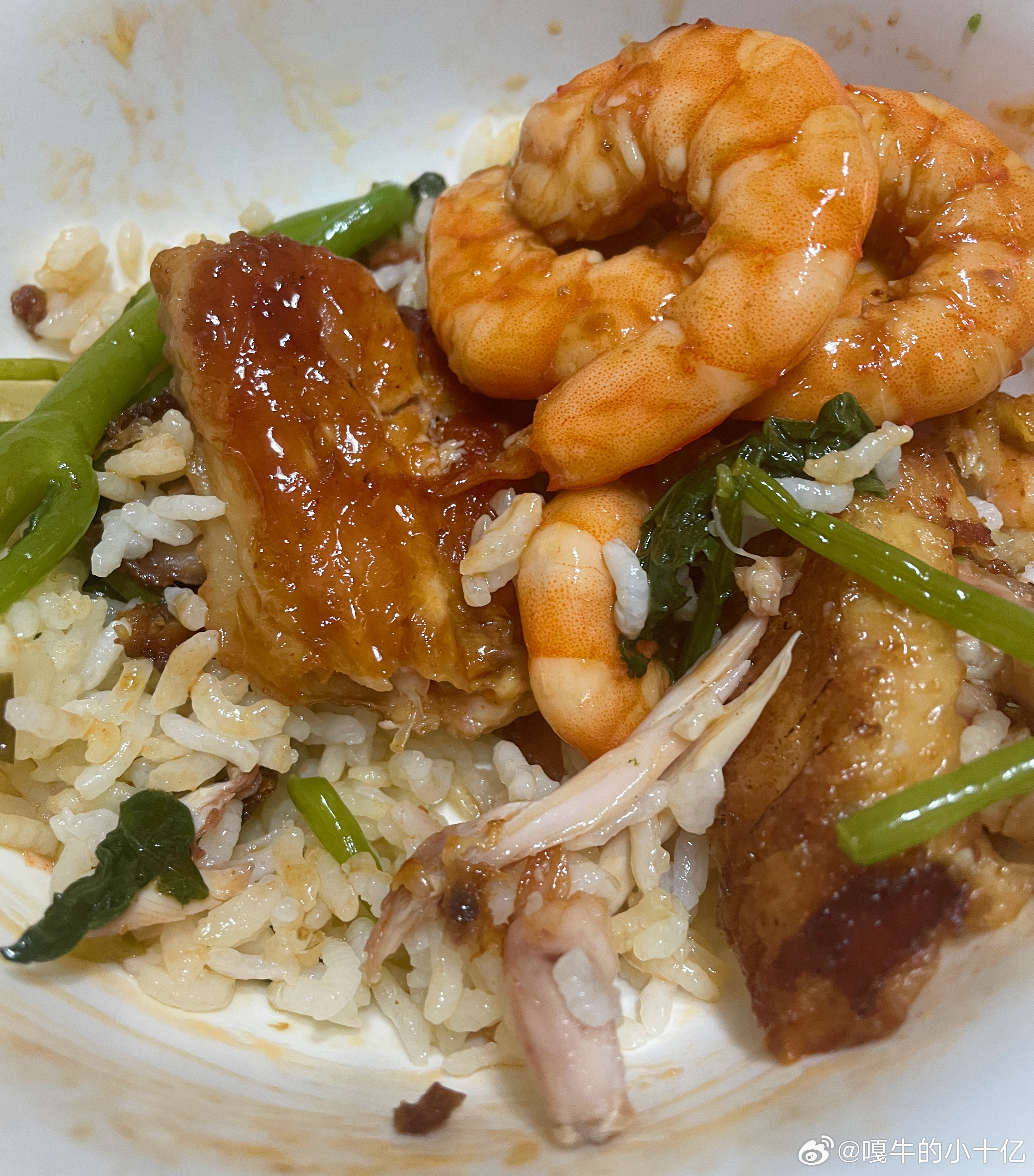 好快乐的每一天哦，除了不乖乖学习要被揍小嘎屁～但是他会陪我学完～刚刚吃饭，他一直