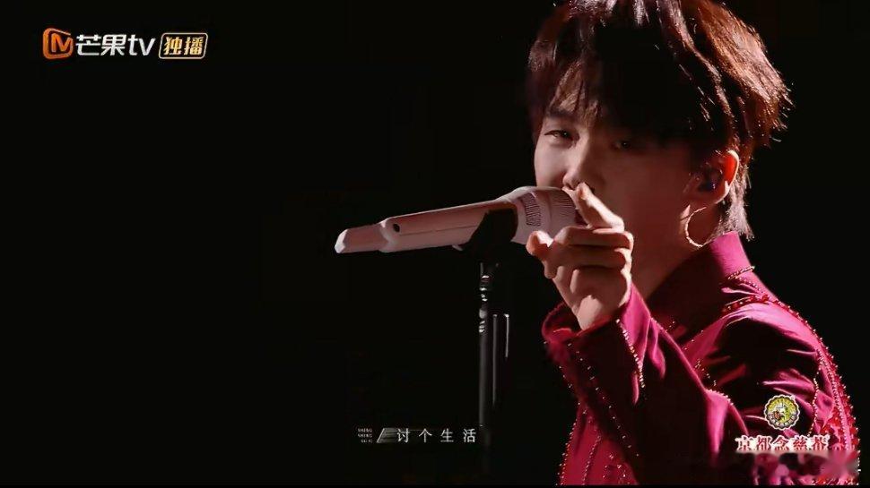 王赫野烂花开场生命力疯长王赫野安可曲《烂花》低音诉尽无奈，高音炸裂，每一句都在唱