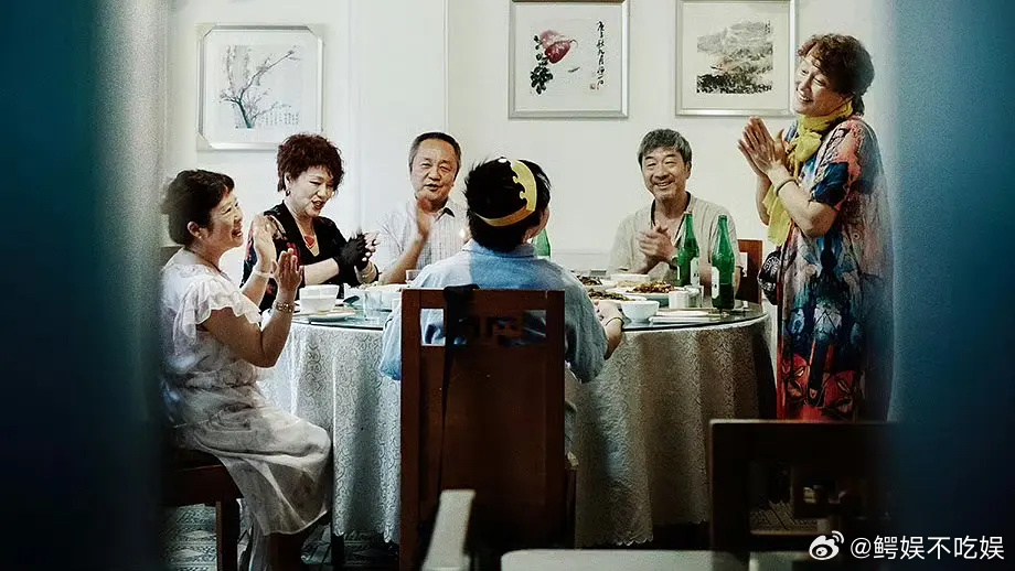 易烊千玺《小小的我》新剧照肢体语言什么水平？ ​​​