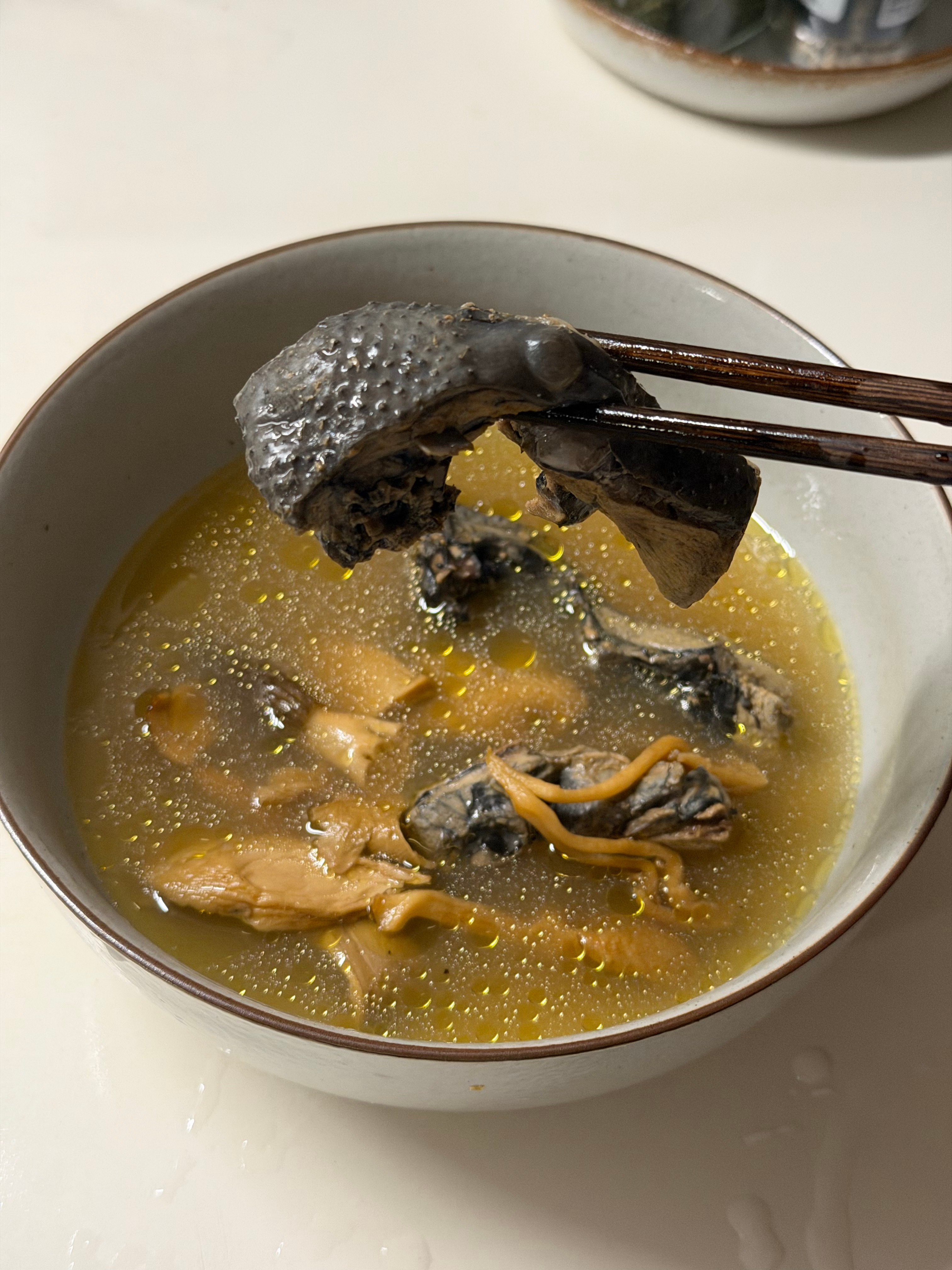 炖了两个钟头，买的这点云南菌菇料包比鸡还贵，无语了 ​​​