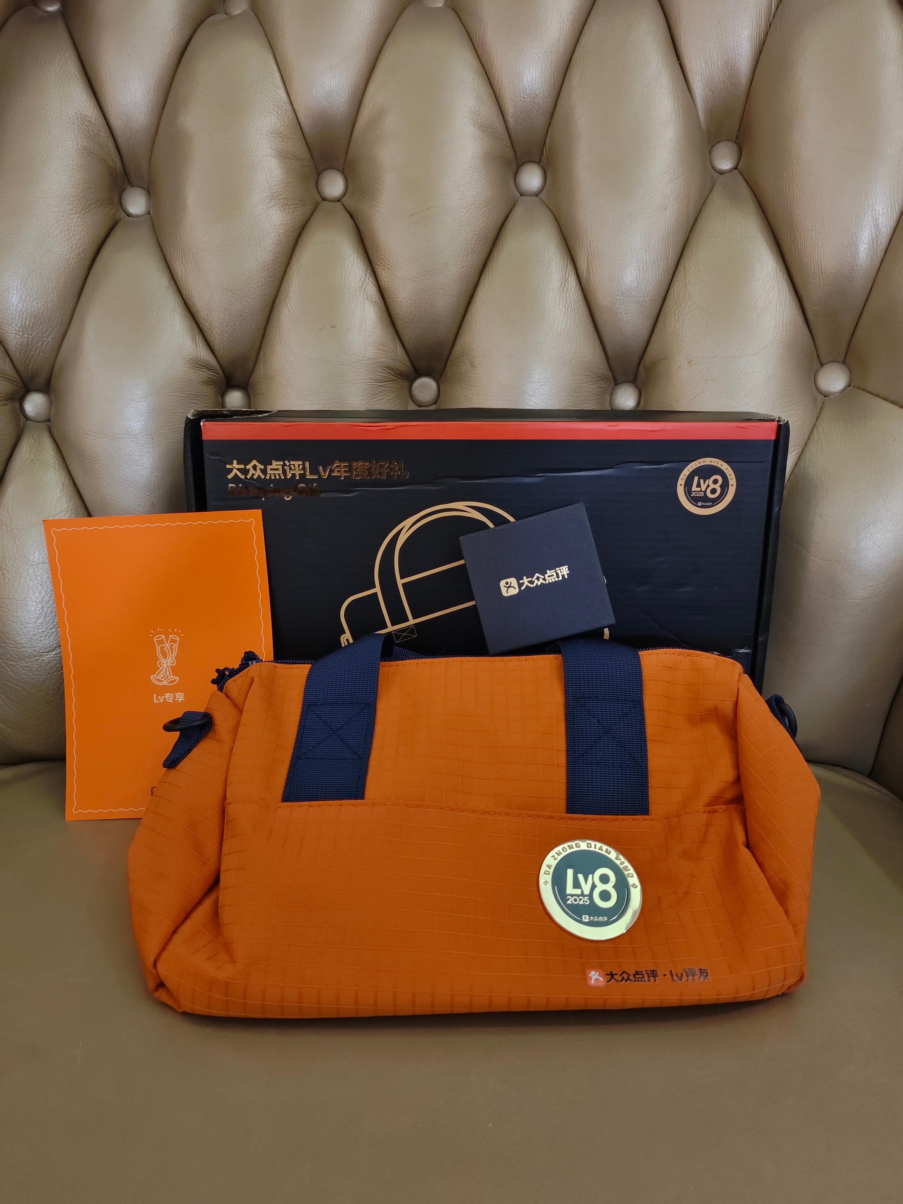 今后出门吃饭就背着这个包，应该去哪儿都是VIP待遇吧？ 