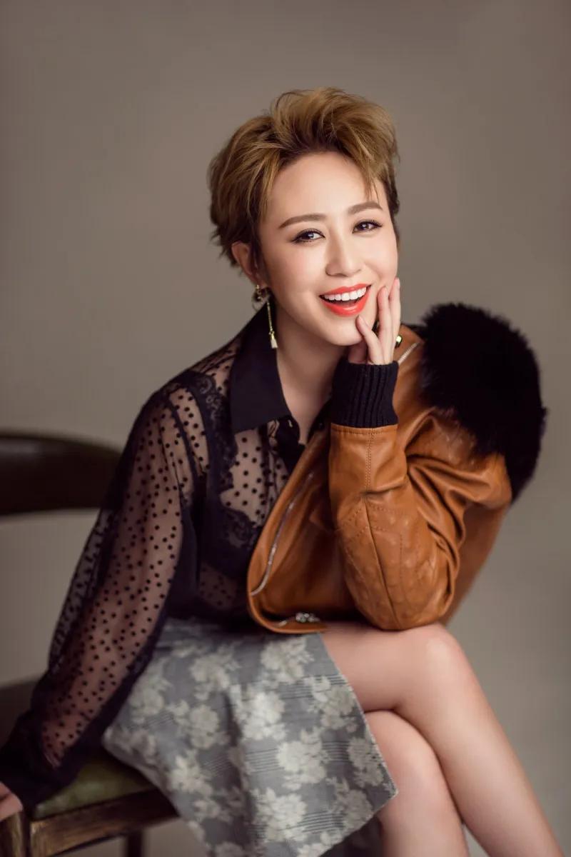 演员，马丽说，我对自己的嘴不太满意。因为好多人说我上嘴唇高，说我特别像猴，我上学