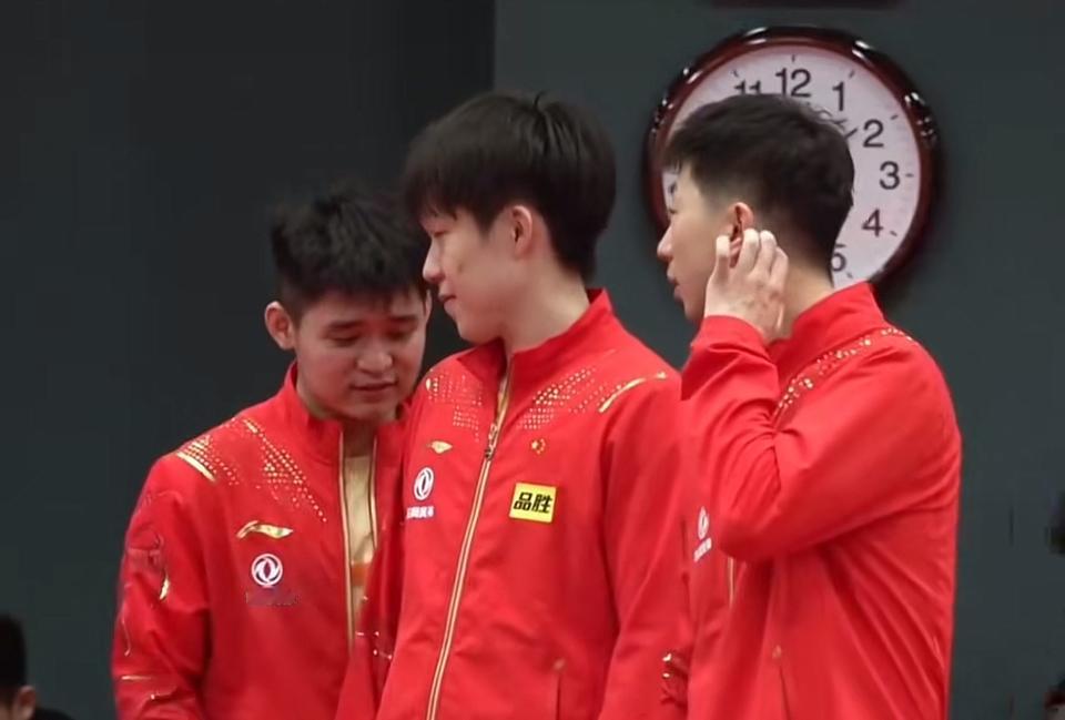 确实，大头从小就屁颠屁颠的跟着马龙，现在小石头也是屁颠屁颠的跟着头哥[赞][赞]