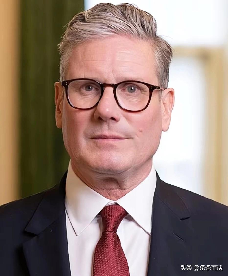 英国传来新消息！
斯塔默紧急约谈三大油企
2026年3月30日，英国首相斯塔默放