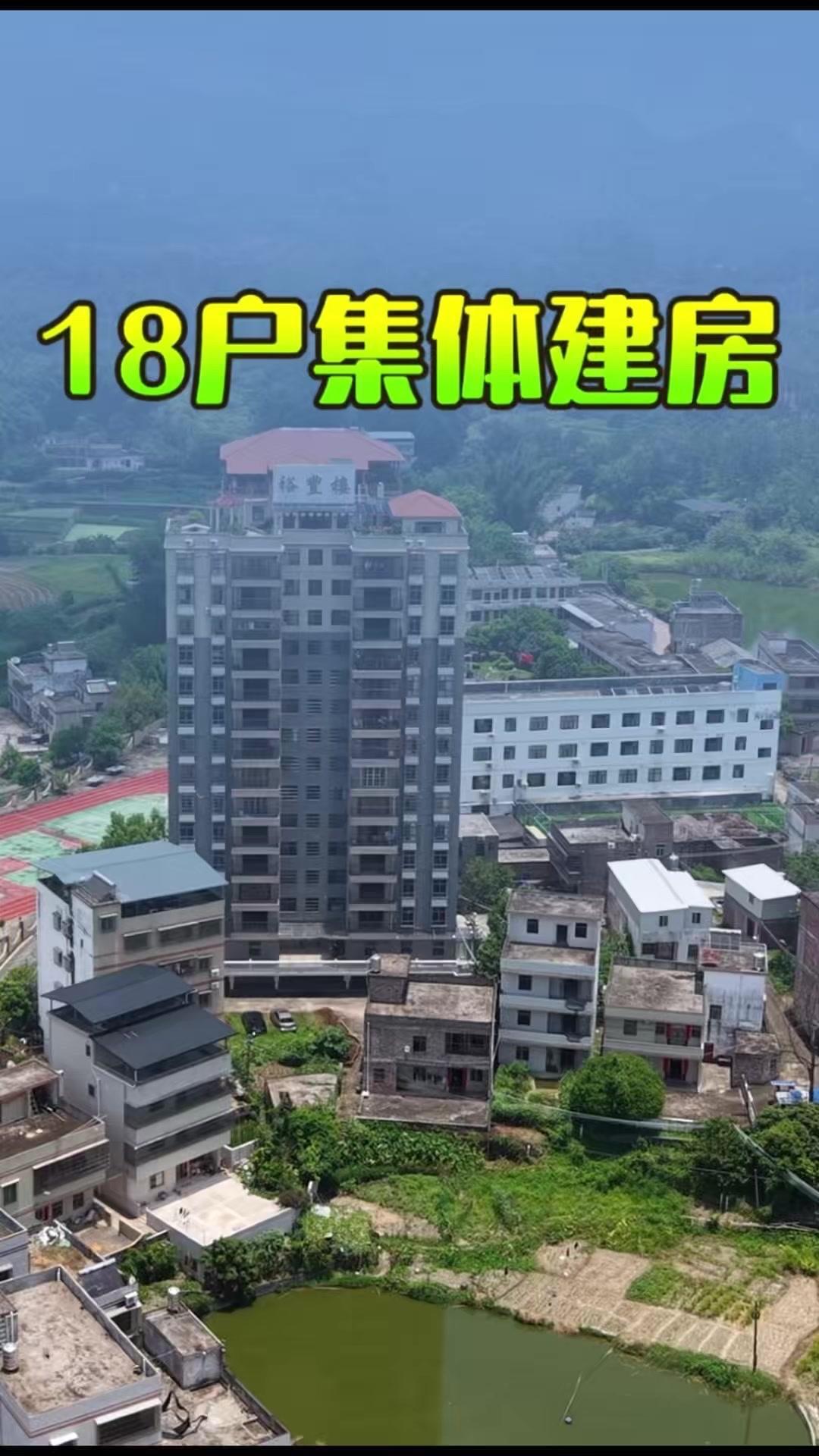 18户人家商量后都放弃进城买房，共同出资500万在祖宅原址建起了集体住宅楼。
每