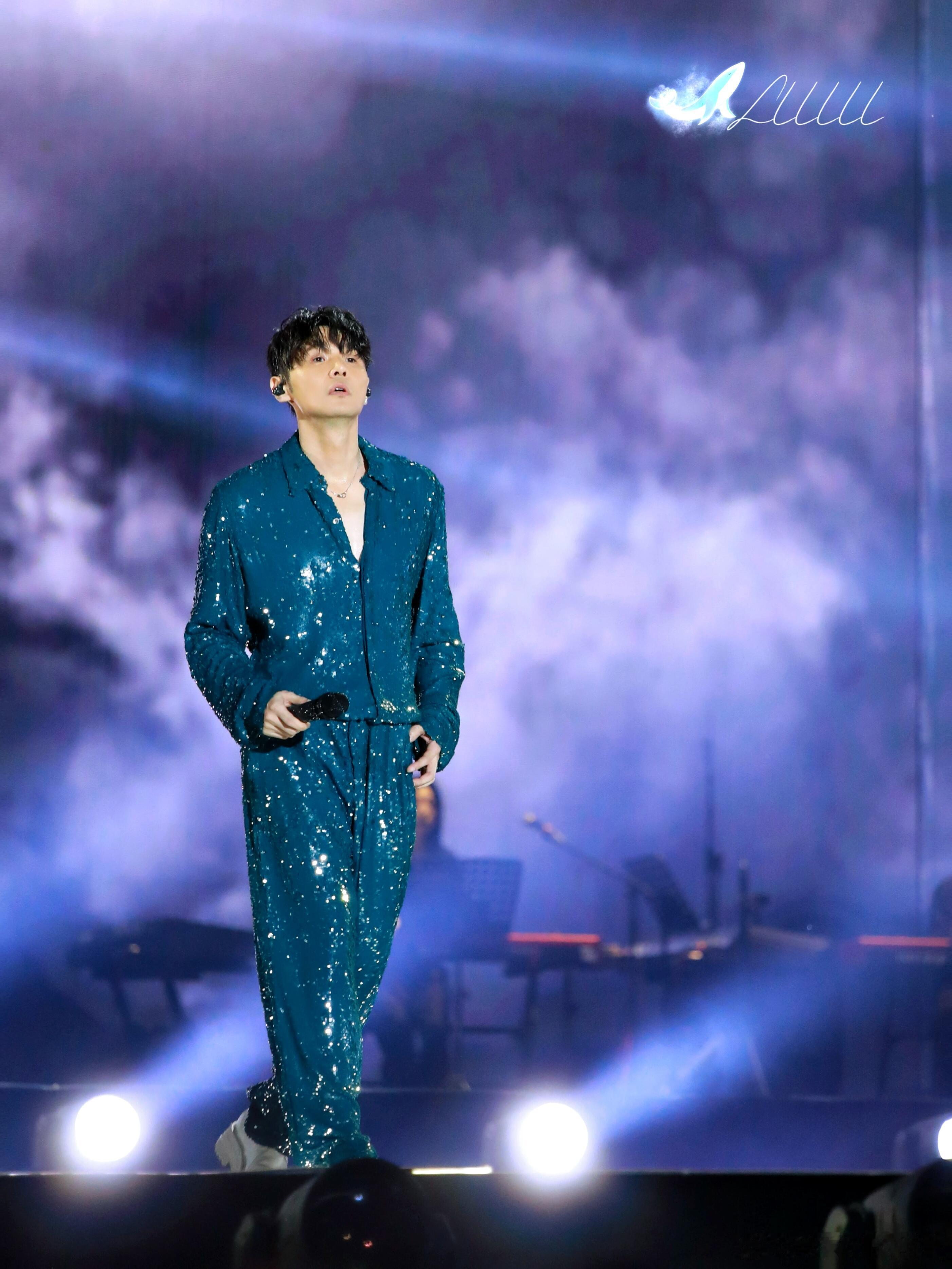 #李荣浩 5岁开始喜欢我你挺早熟啊##李荣浩[超话]# 看了李荣浩演唱会，感觉这