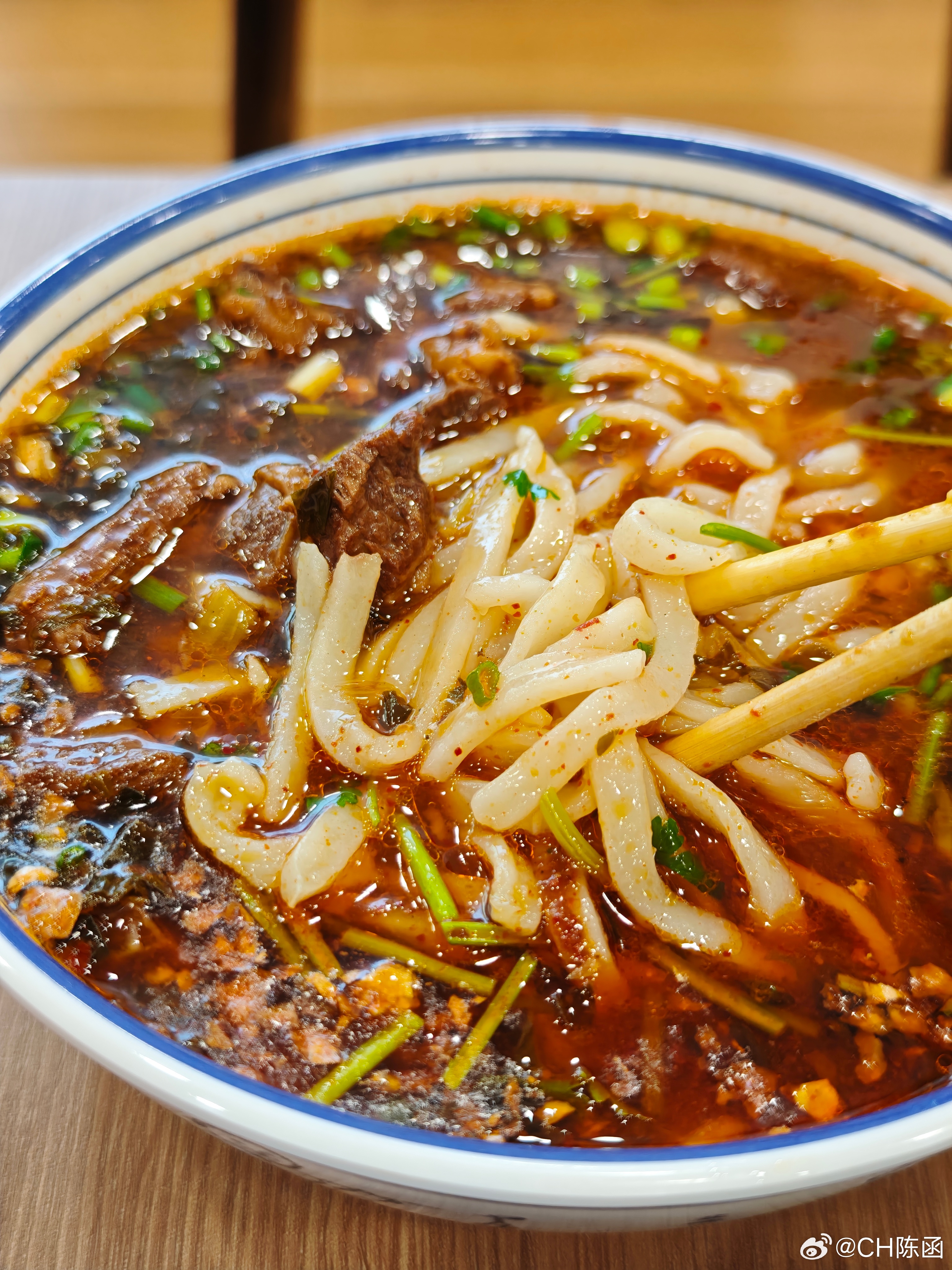 丽江的物价也不贵，这3大碗32块钱，好吃[干饭人]  ​​​