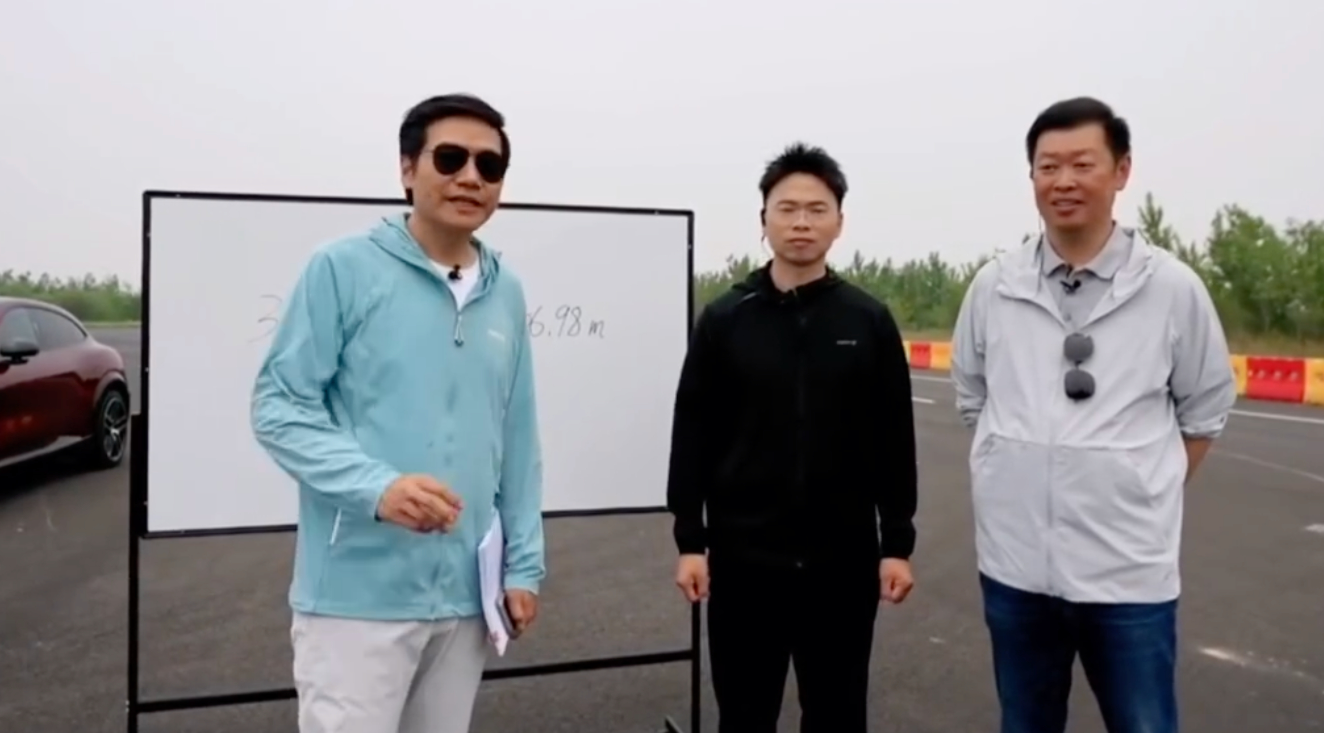 有一说一，我看着雷军压根就不像是一个60后的。北京车展那会儿雷军去了一趟比亚迪的