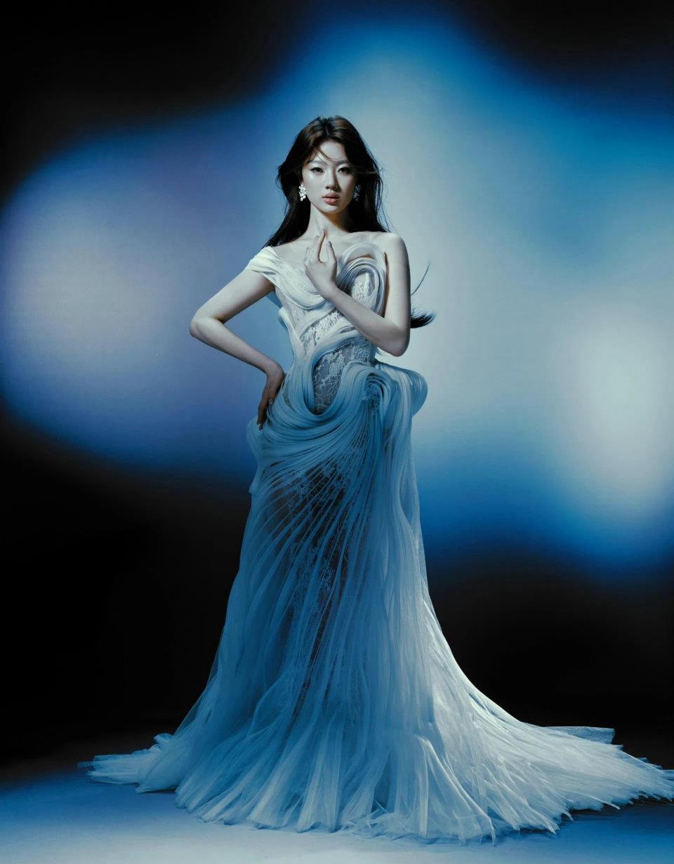 侵权争议缠身，单依纯该有支代表作了！
 
3月28日，深圳演唱会。单依纯唱了《李