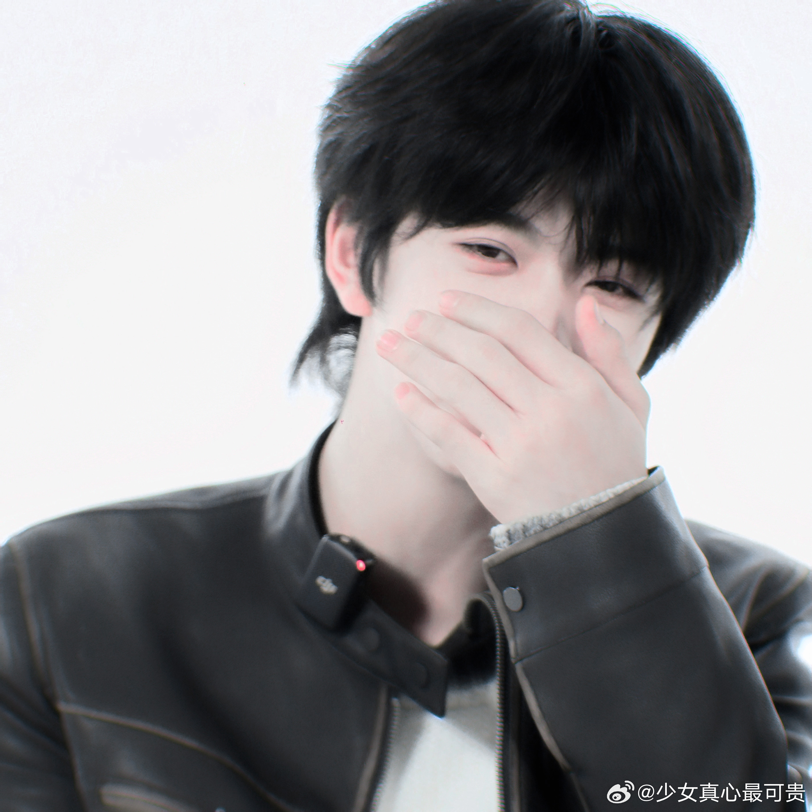 可是，哥哥 你笑起来真的很好看啊 ​​​