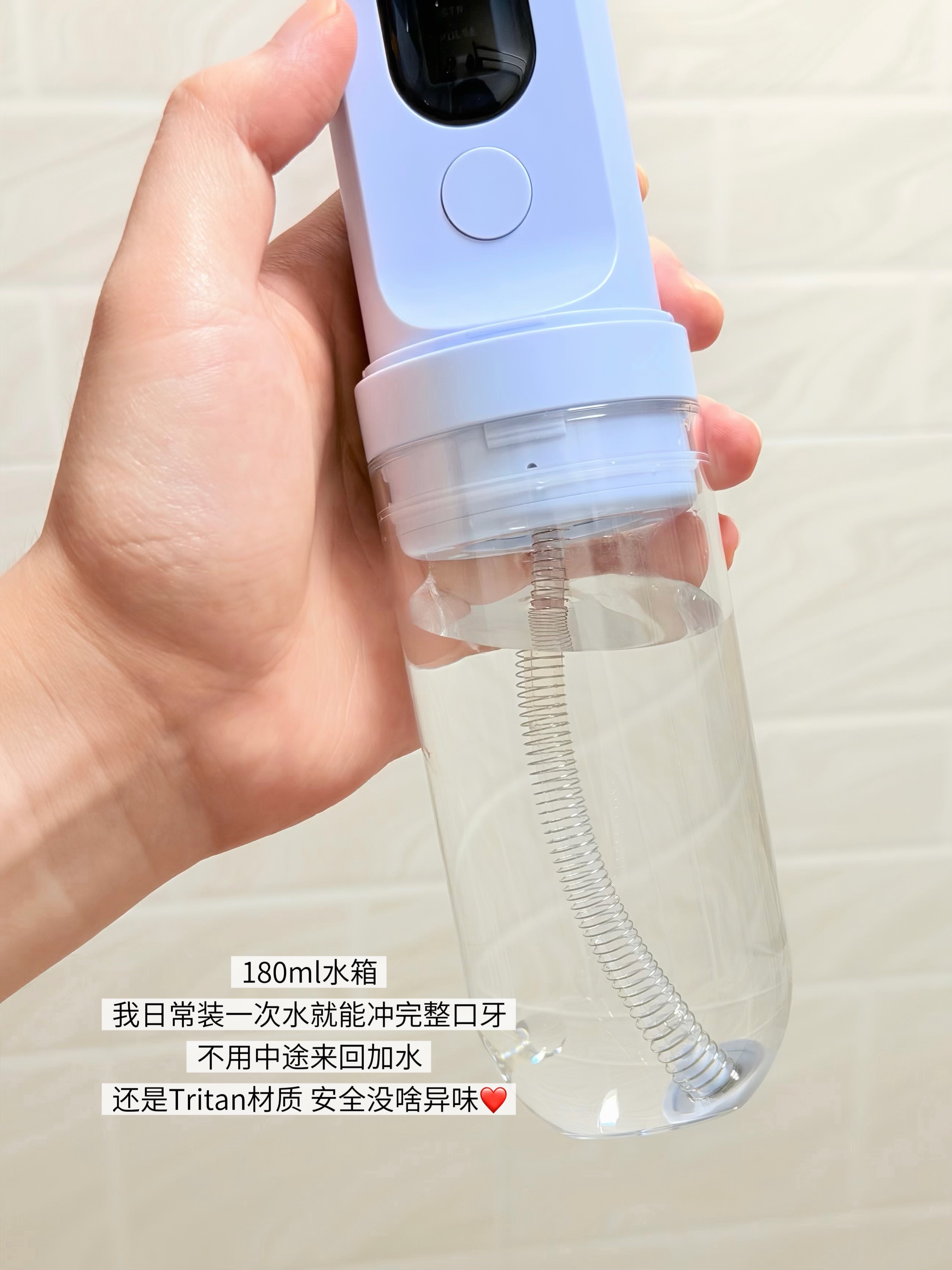 前几天跟朋友们一起炫小龙虾，塞牙塞到我连笑都捂着嘴，偷偷拿牙签戳半天，都没清干净