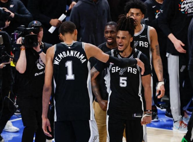 NBA总决赛，尼克斯对阵马刺的G3比赛中，出现了非常奇葩的一幕。今天可以说是马刺