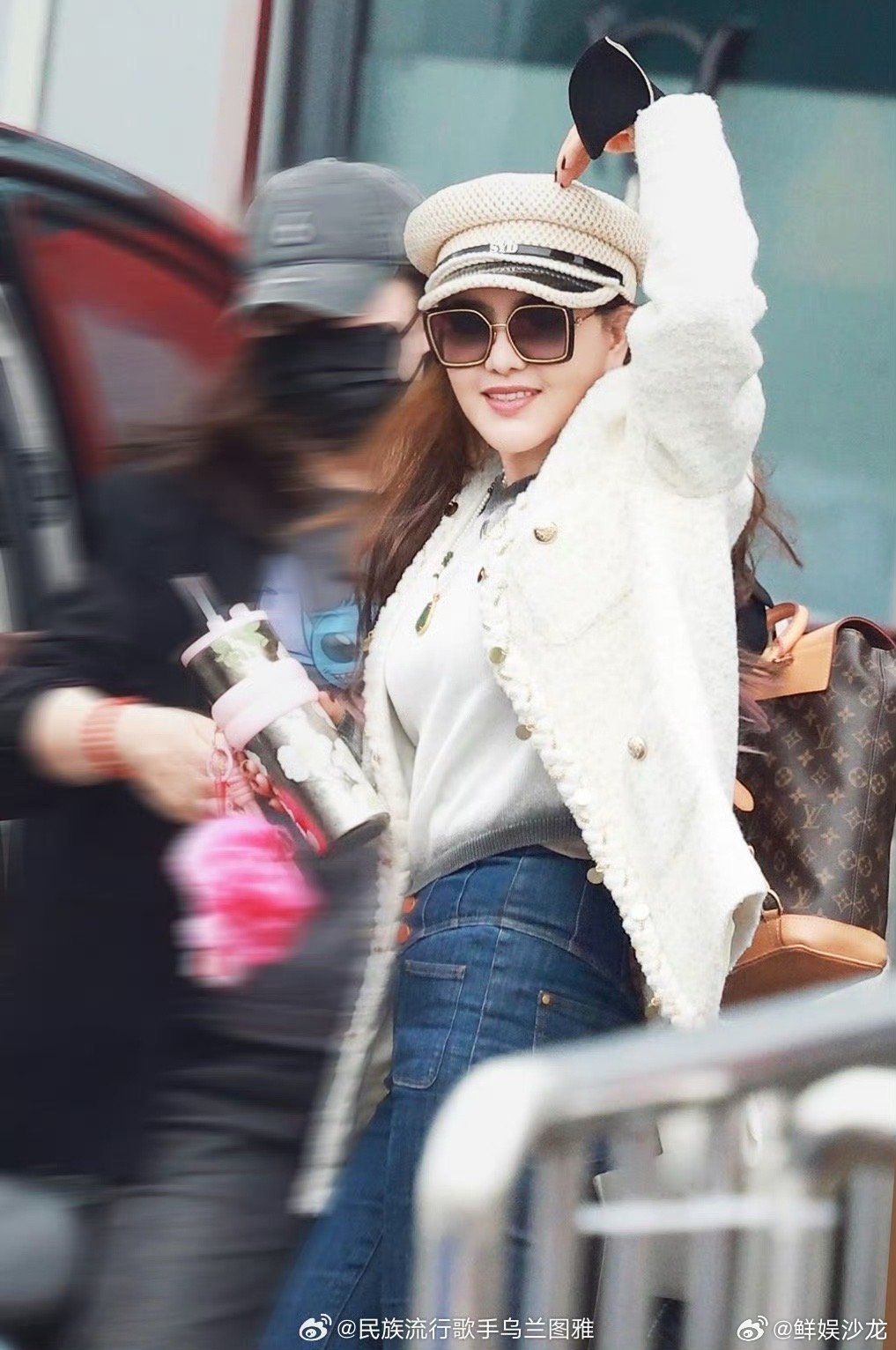 从快乐显眼包到认真舞台人，嬉皮笑脸被汗水冲没啦乌兰图雅 半永久嬉皮笑脸都累没了乘